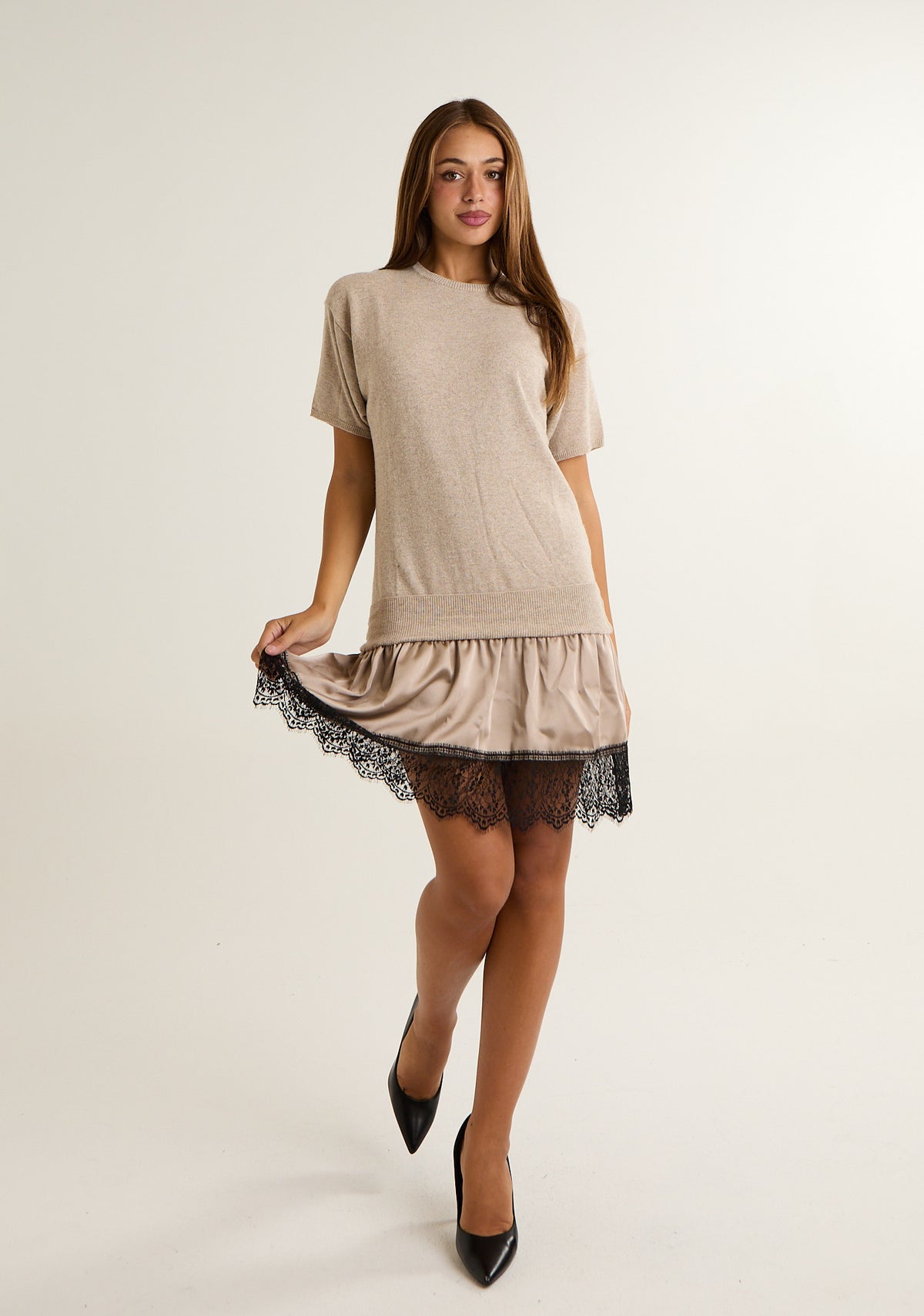 Abito in maglia leggera con pizzo