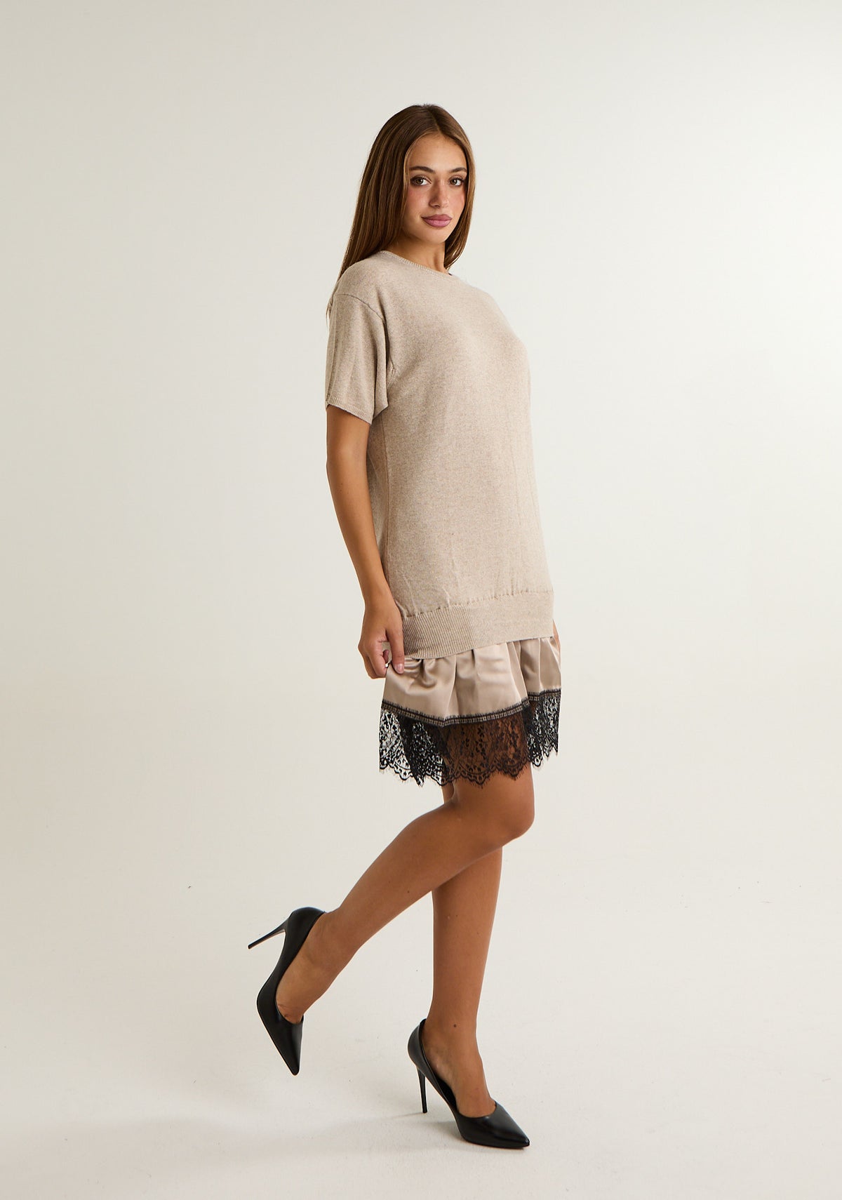Abito in maglia leggera con pizzo