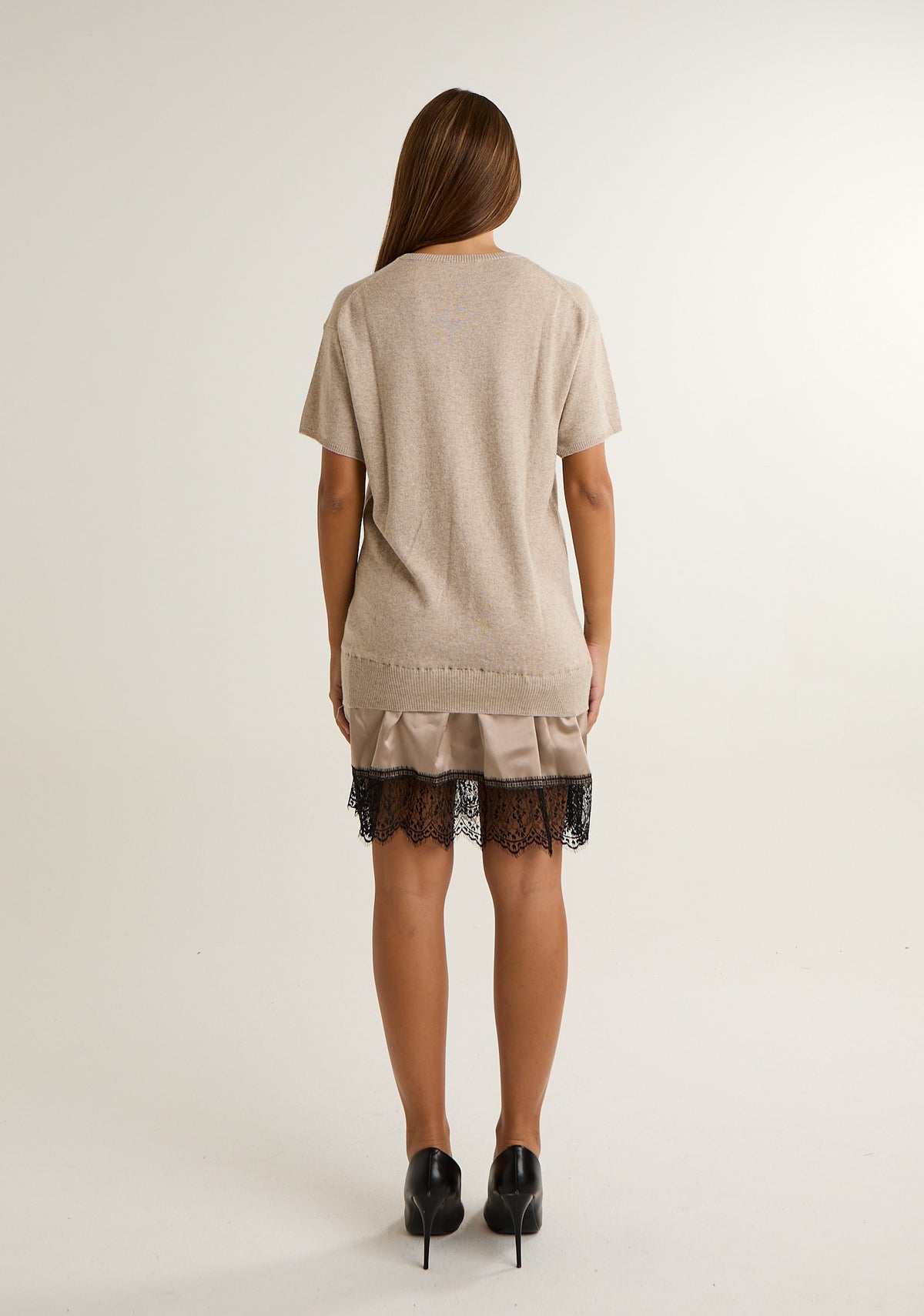 Abito in maglia leggera con pizzo