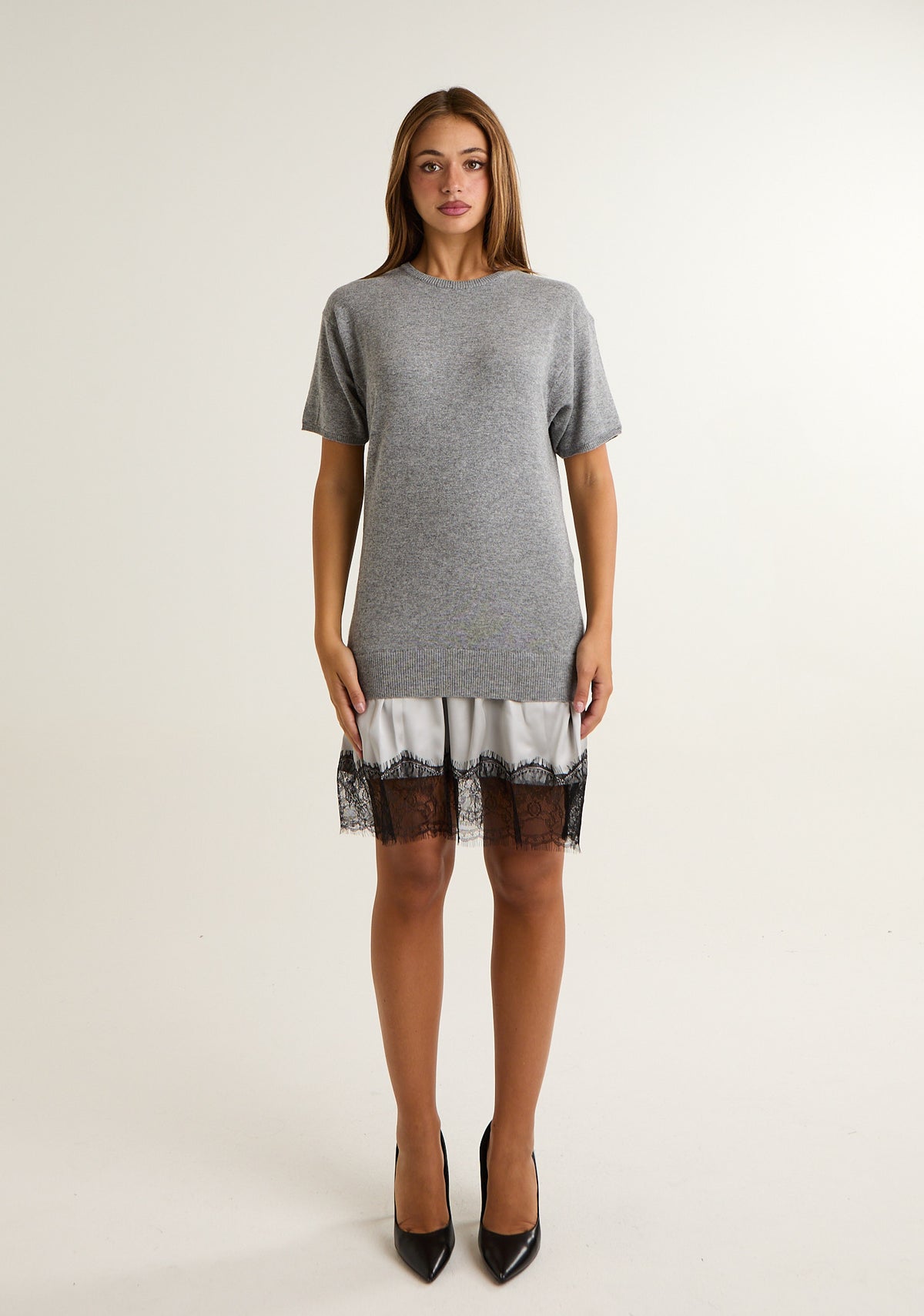 Abito in maglia leggera con pizzo