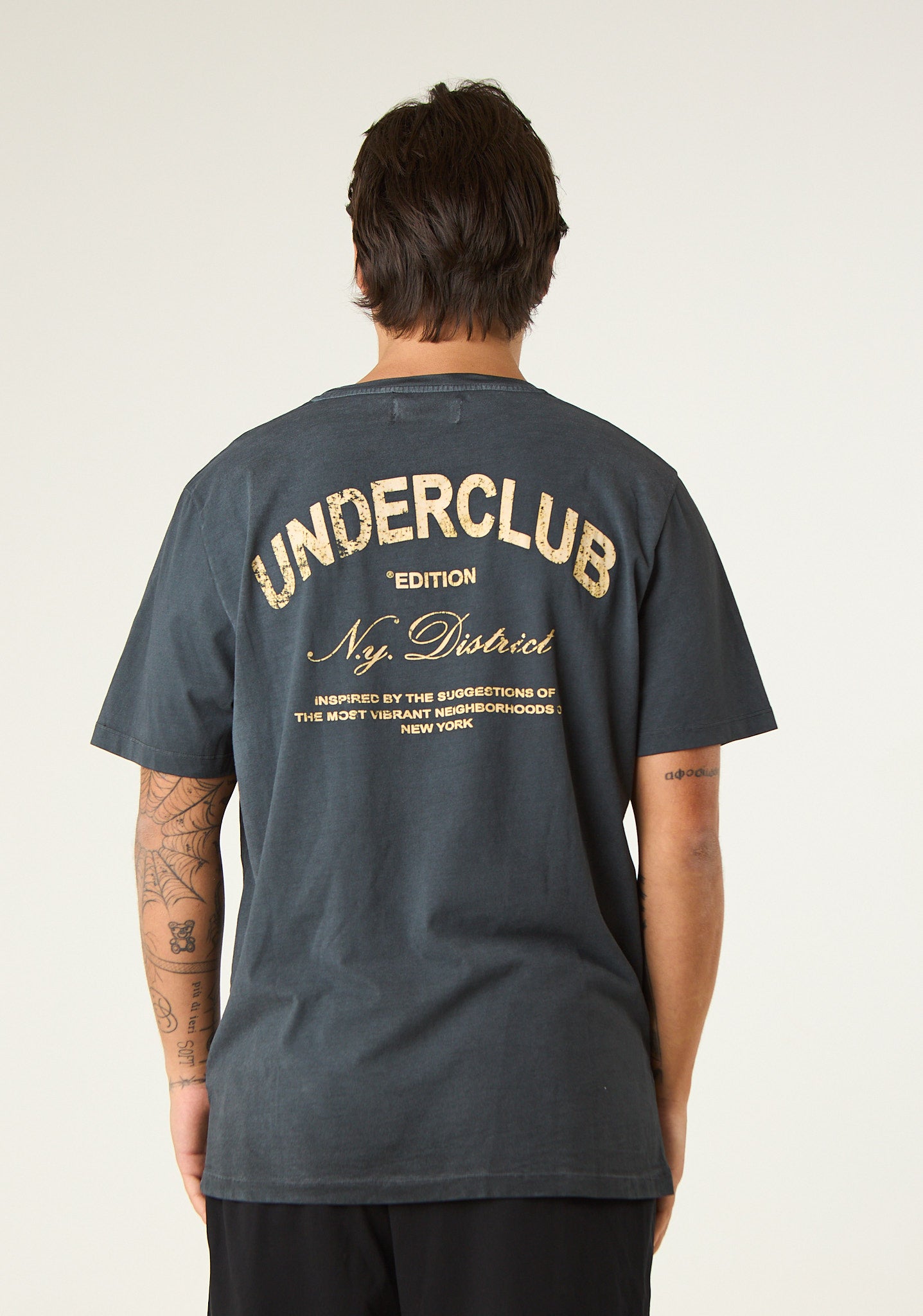 T-shirt con stampa posteriore