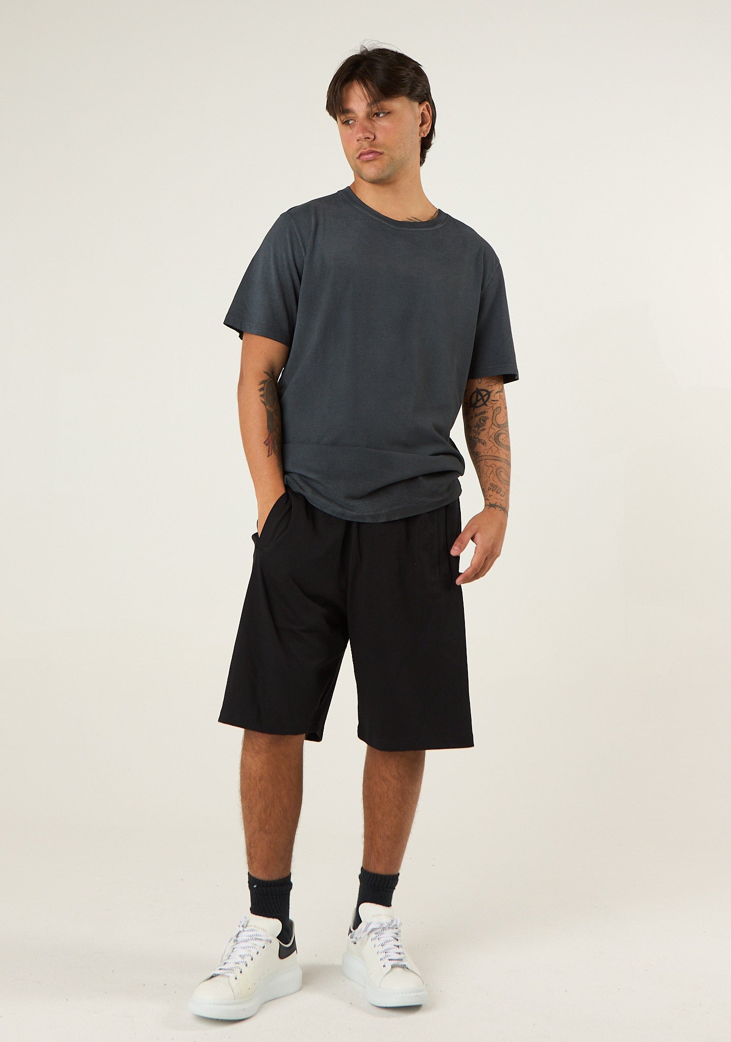 T-shirt con stampa posteriore