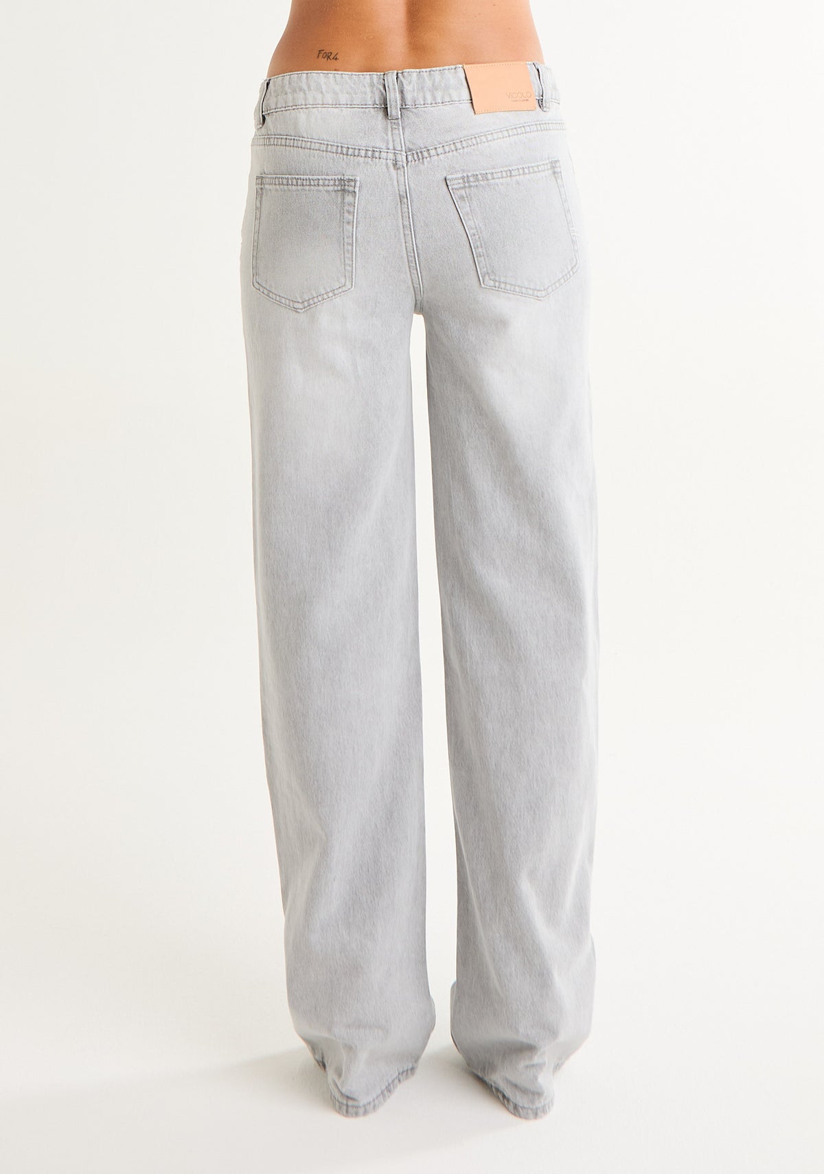 Jeans Aurora con borchie