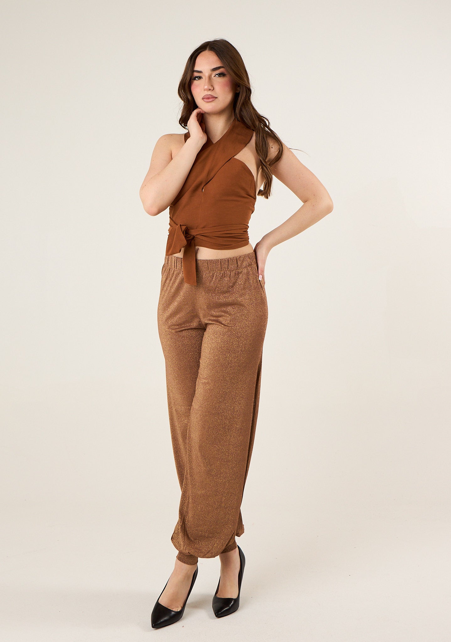 Top con allaccio al collo