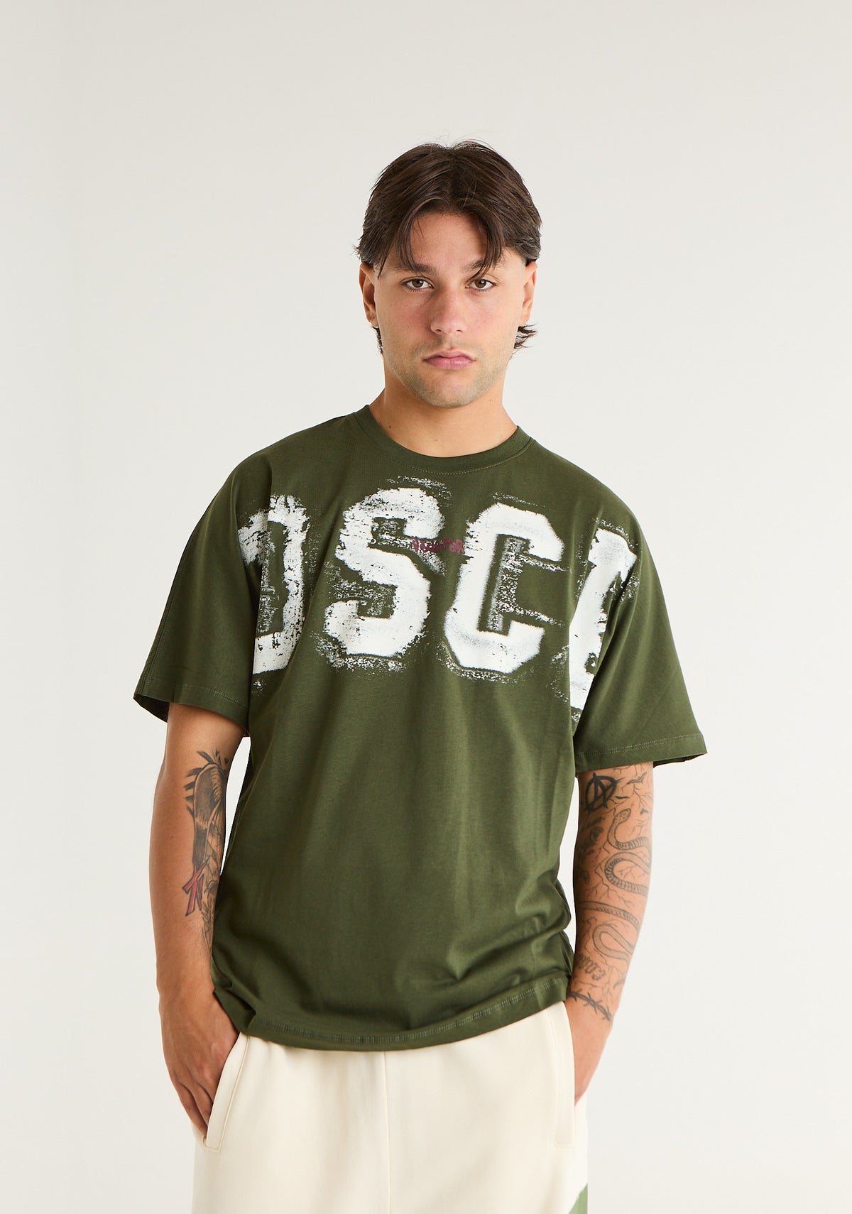 T-shirt con logo siglato