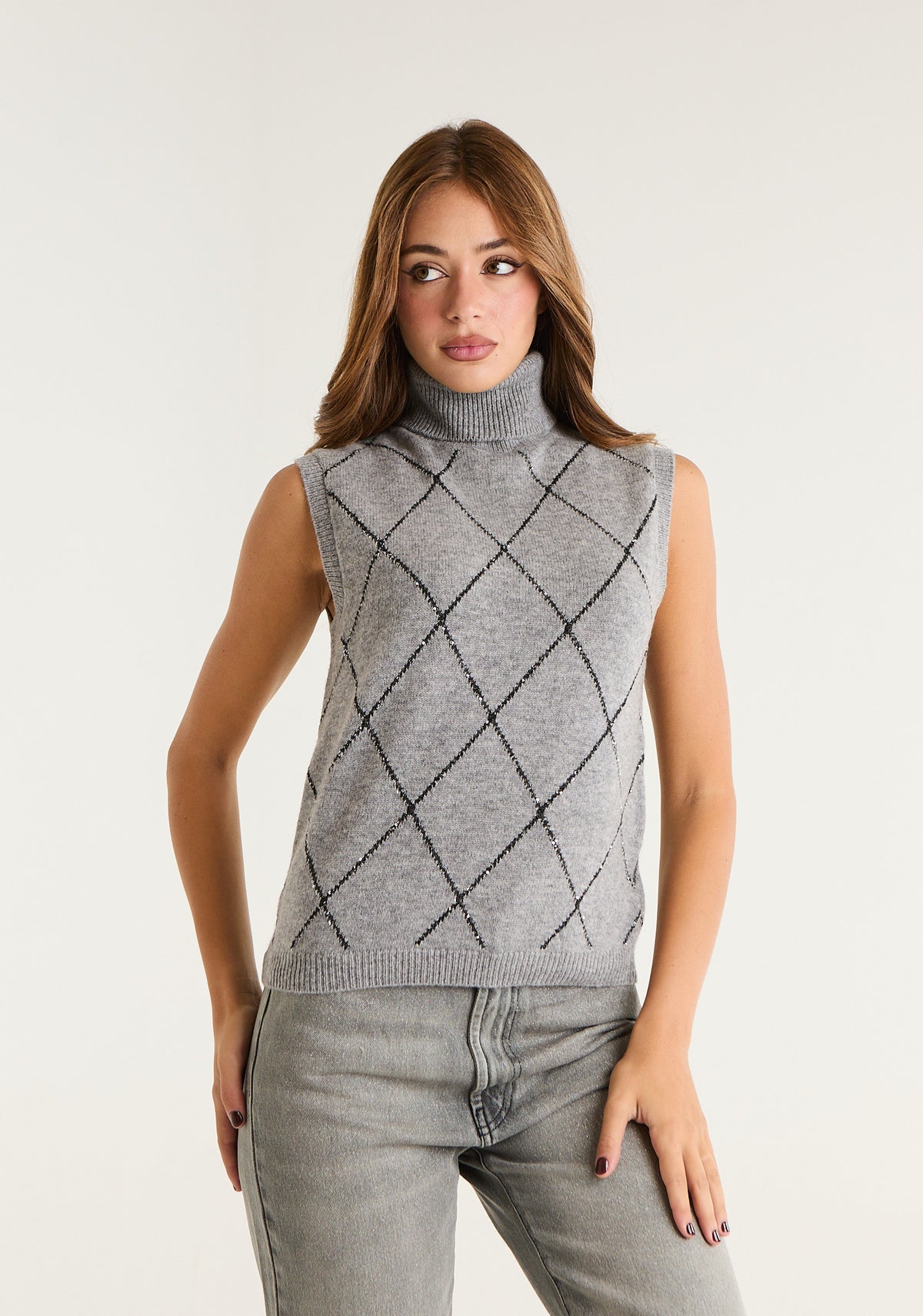 Maglia smanicata collo alto