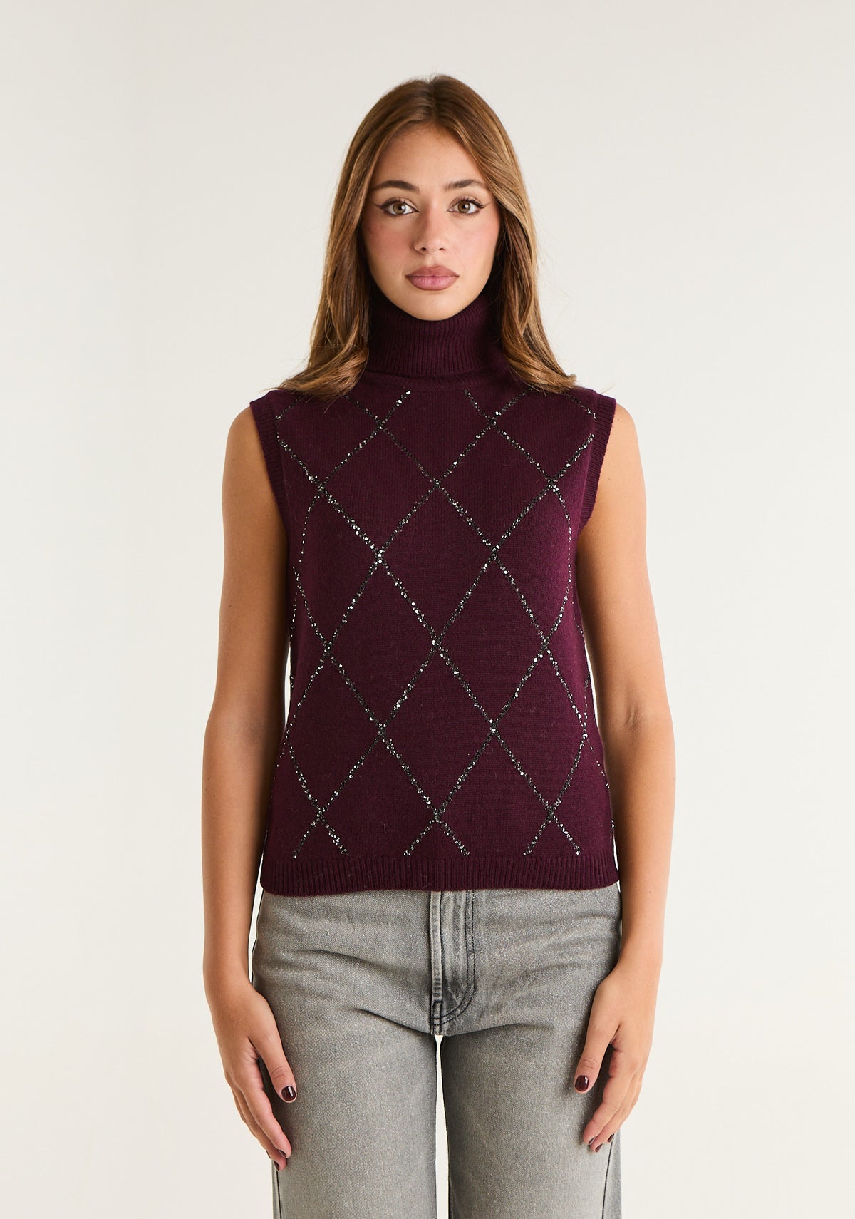 Maglia smanicata collo alto
