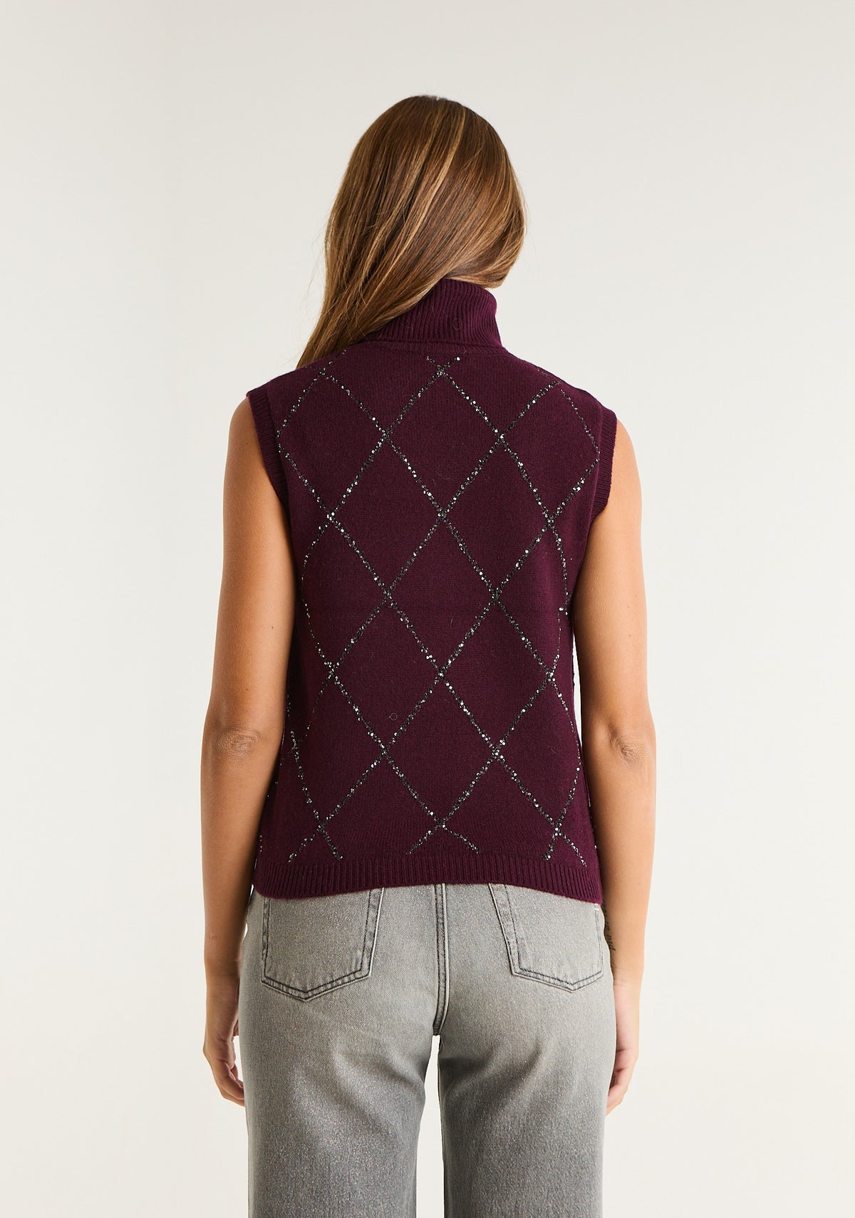 Maglia smanicata collo alto