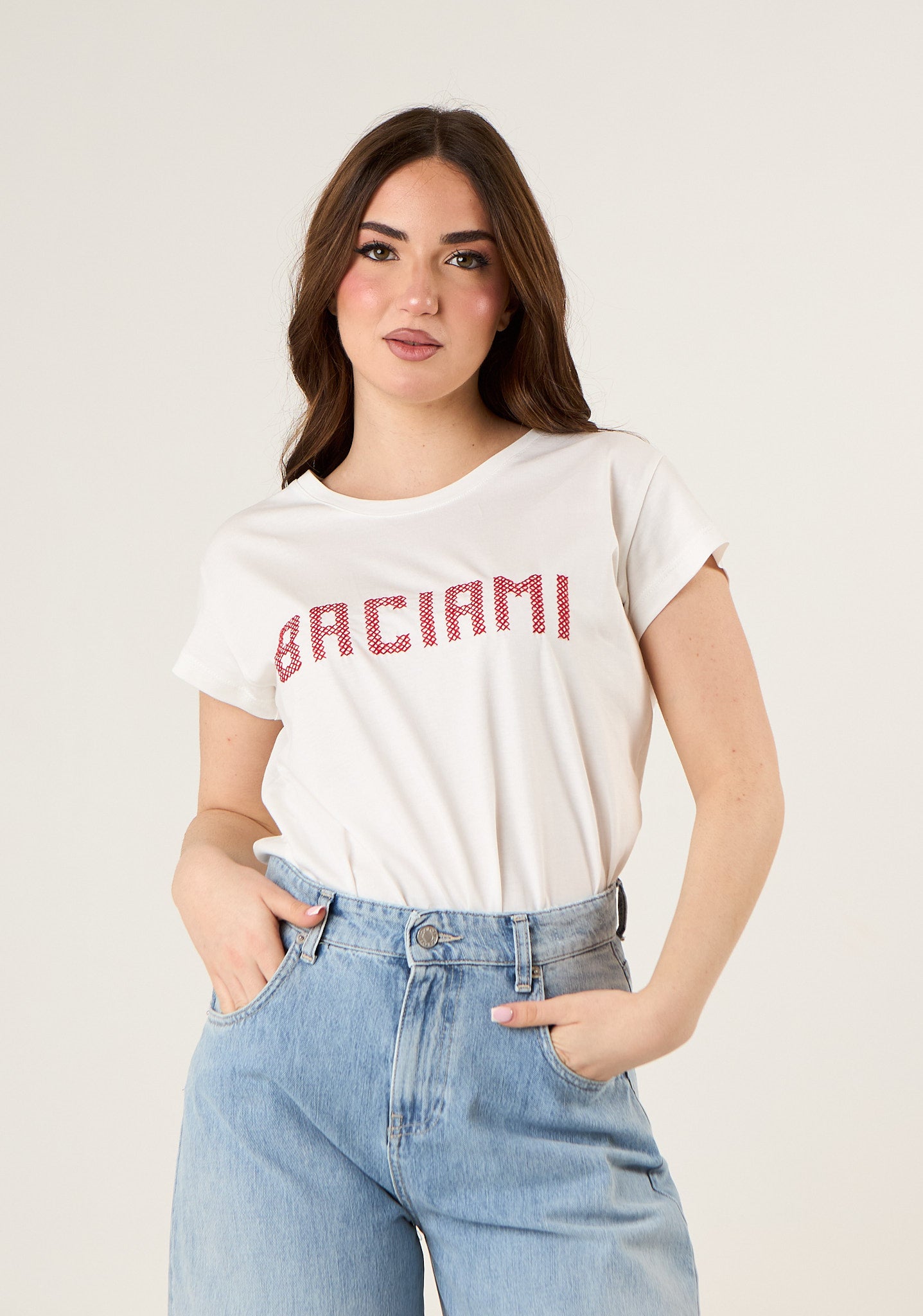 T-shirt con ricamo