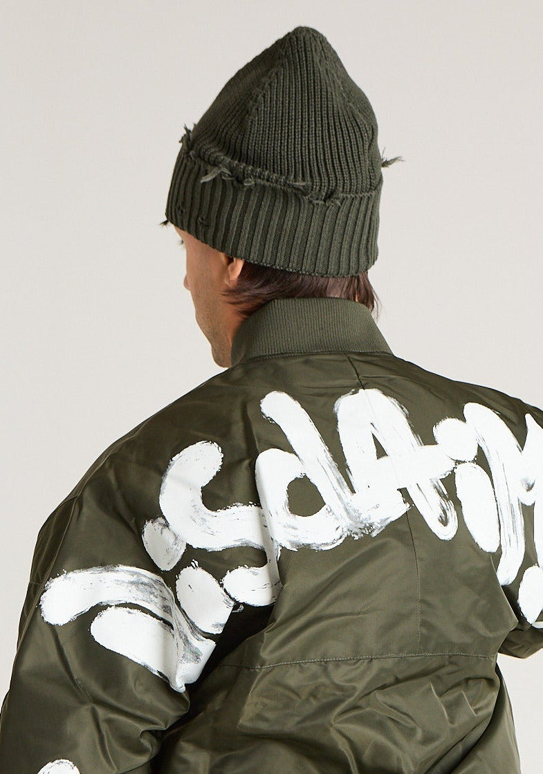 Cappello con rotture e ricamo logato frontale