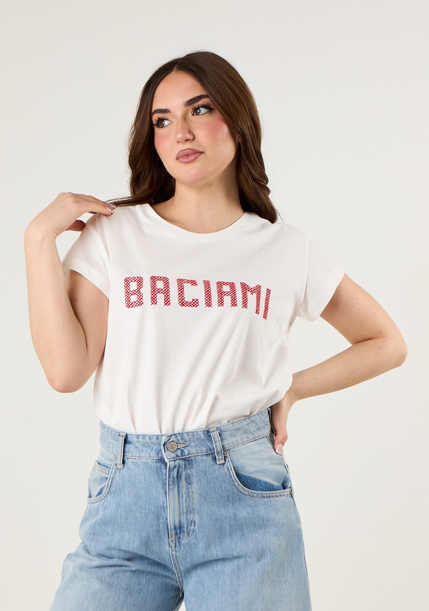 T-shirt con ricamo