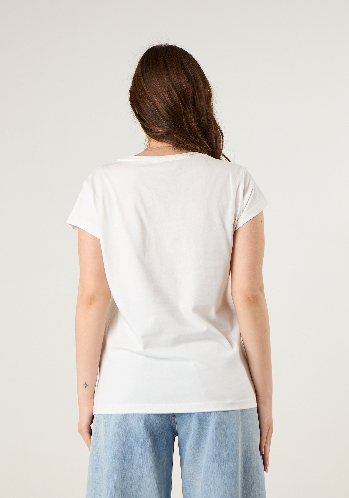 T-shirt con ricamo