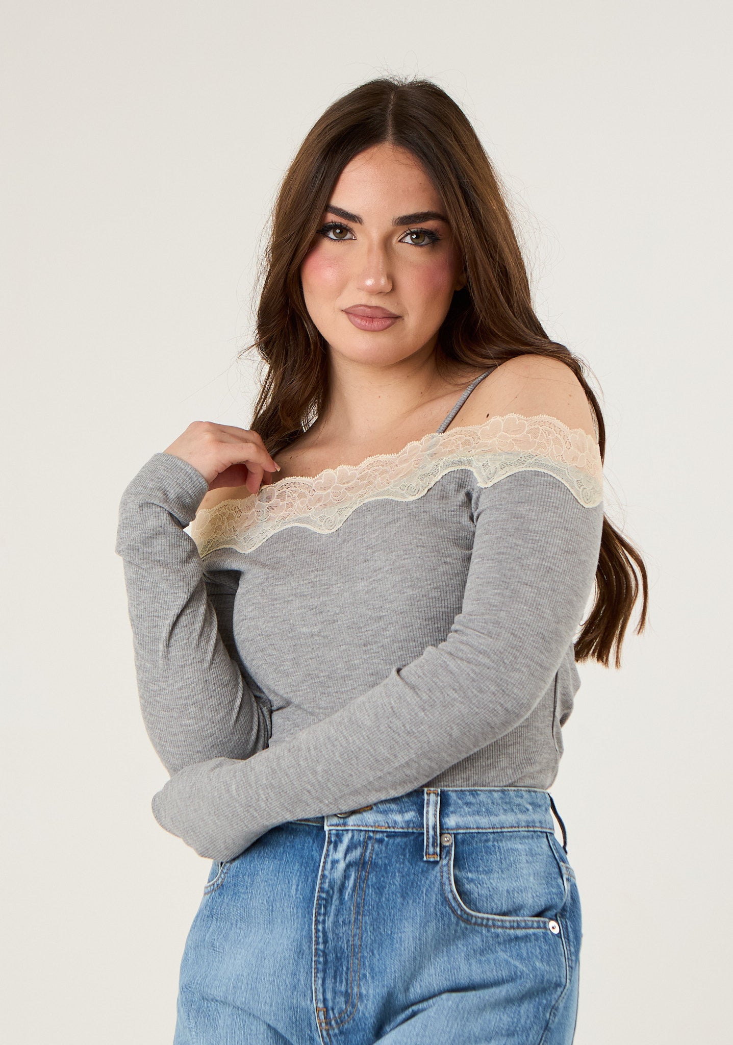 Maglia con scollo a barca in pizzo