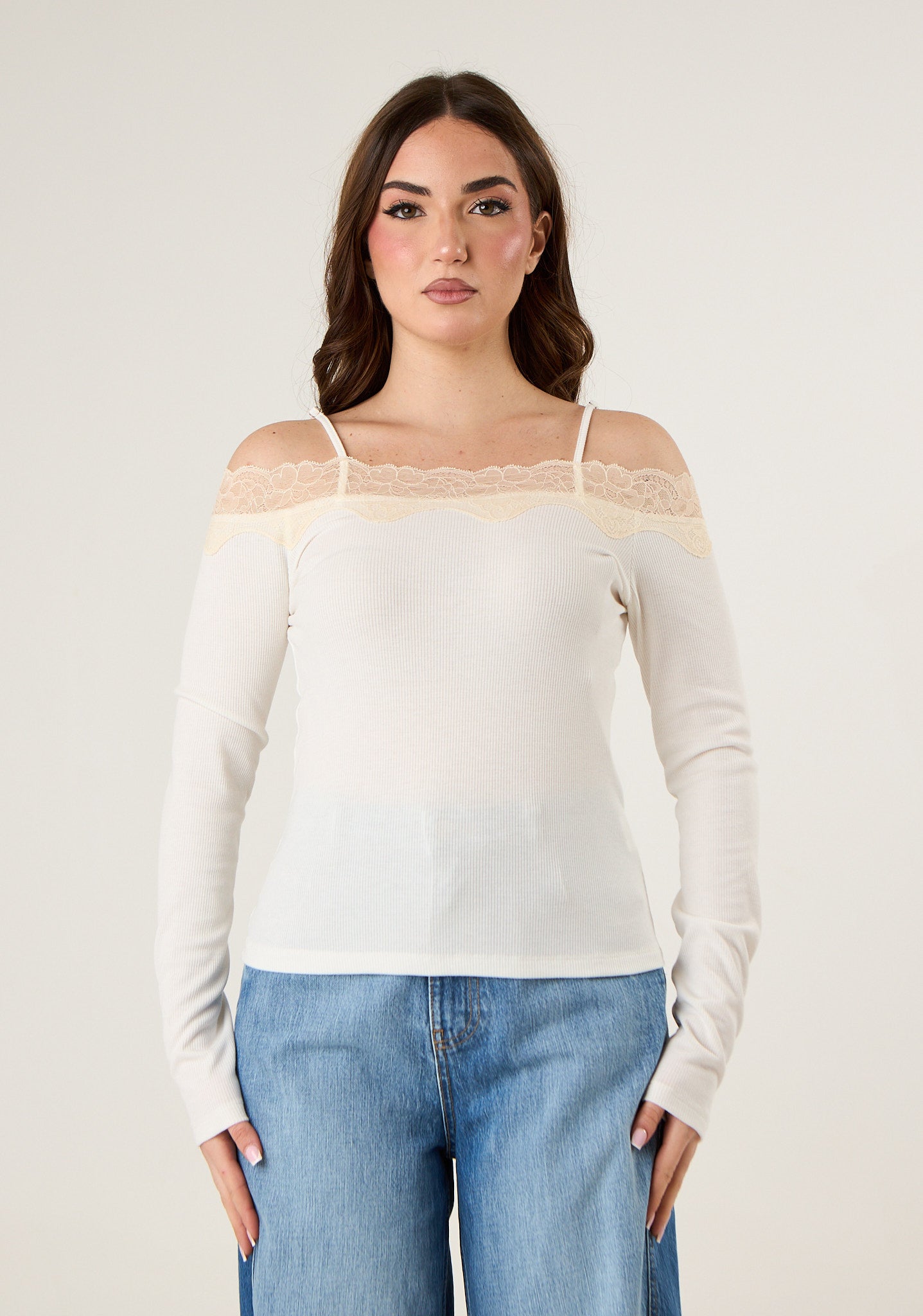 Maglia con scollo a barca in pizzo