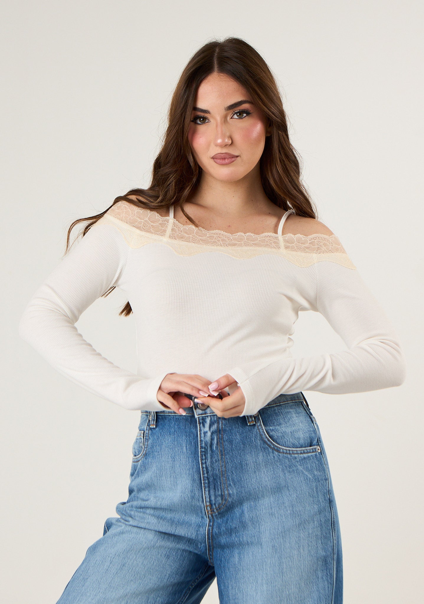 Maglia con scollo a barca in pizzo