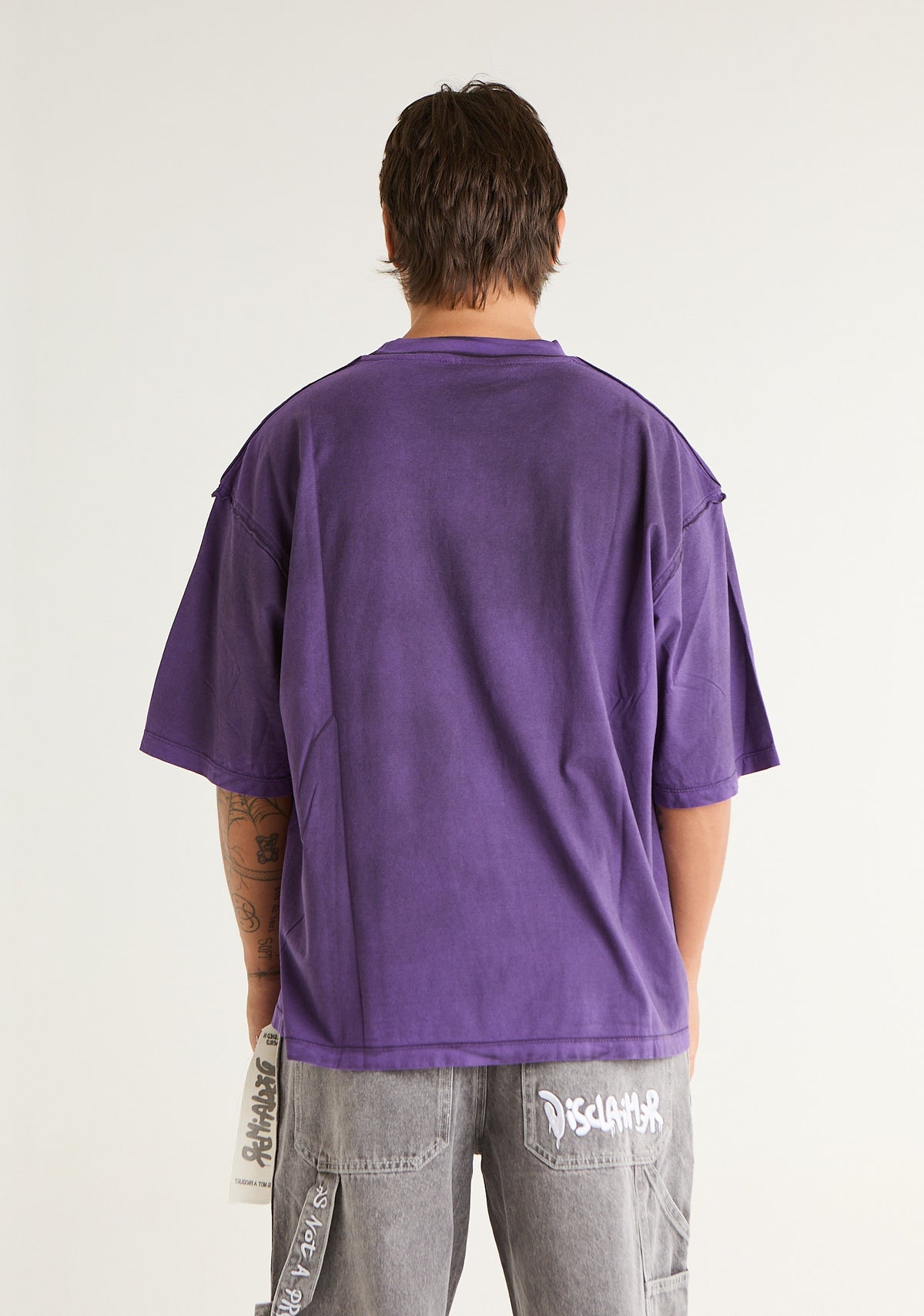 T-shirt con cuciture a taglio vivo