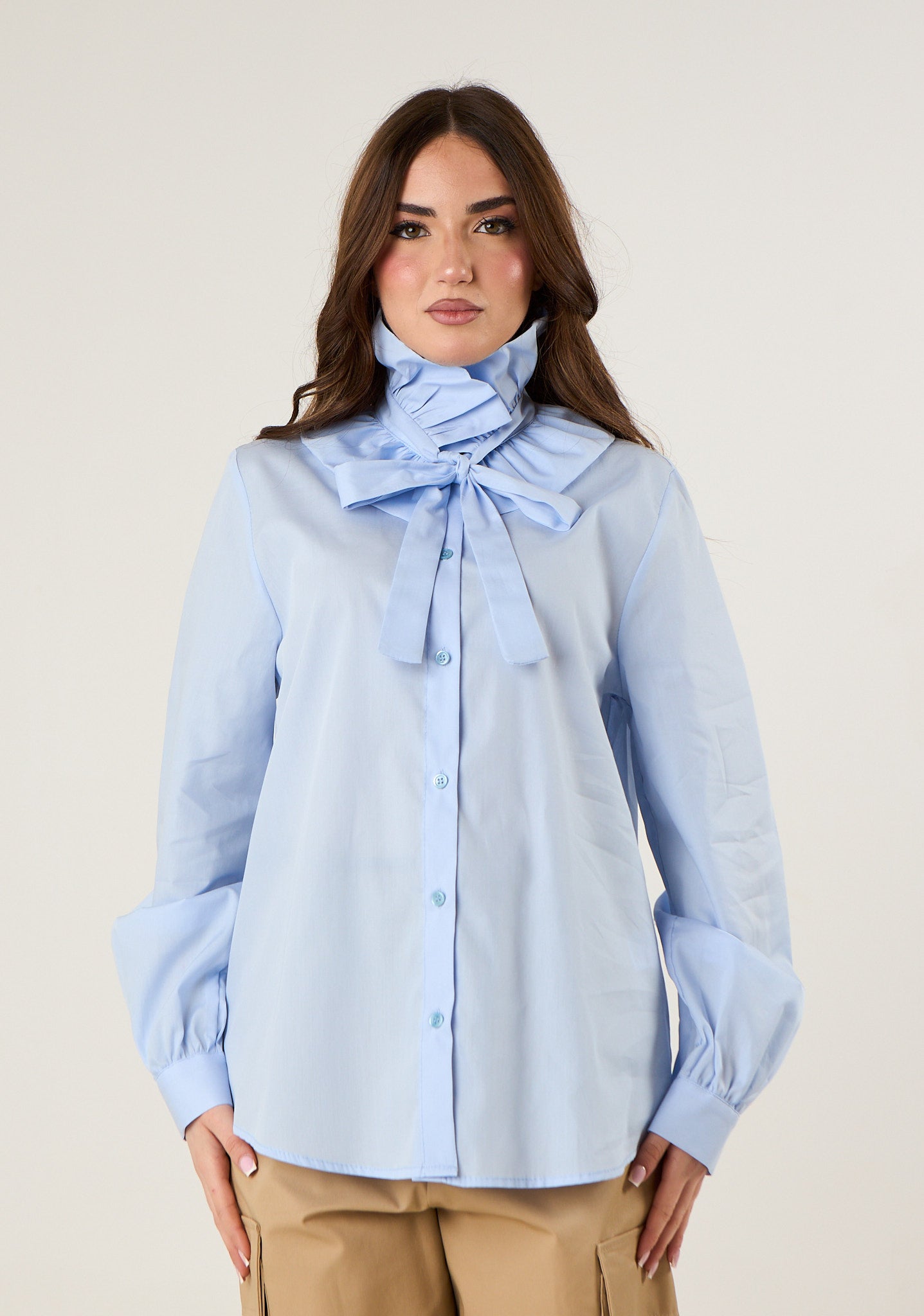 Camicia con collo importante