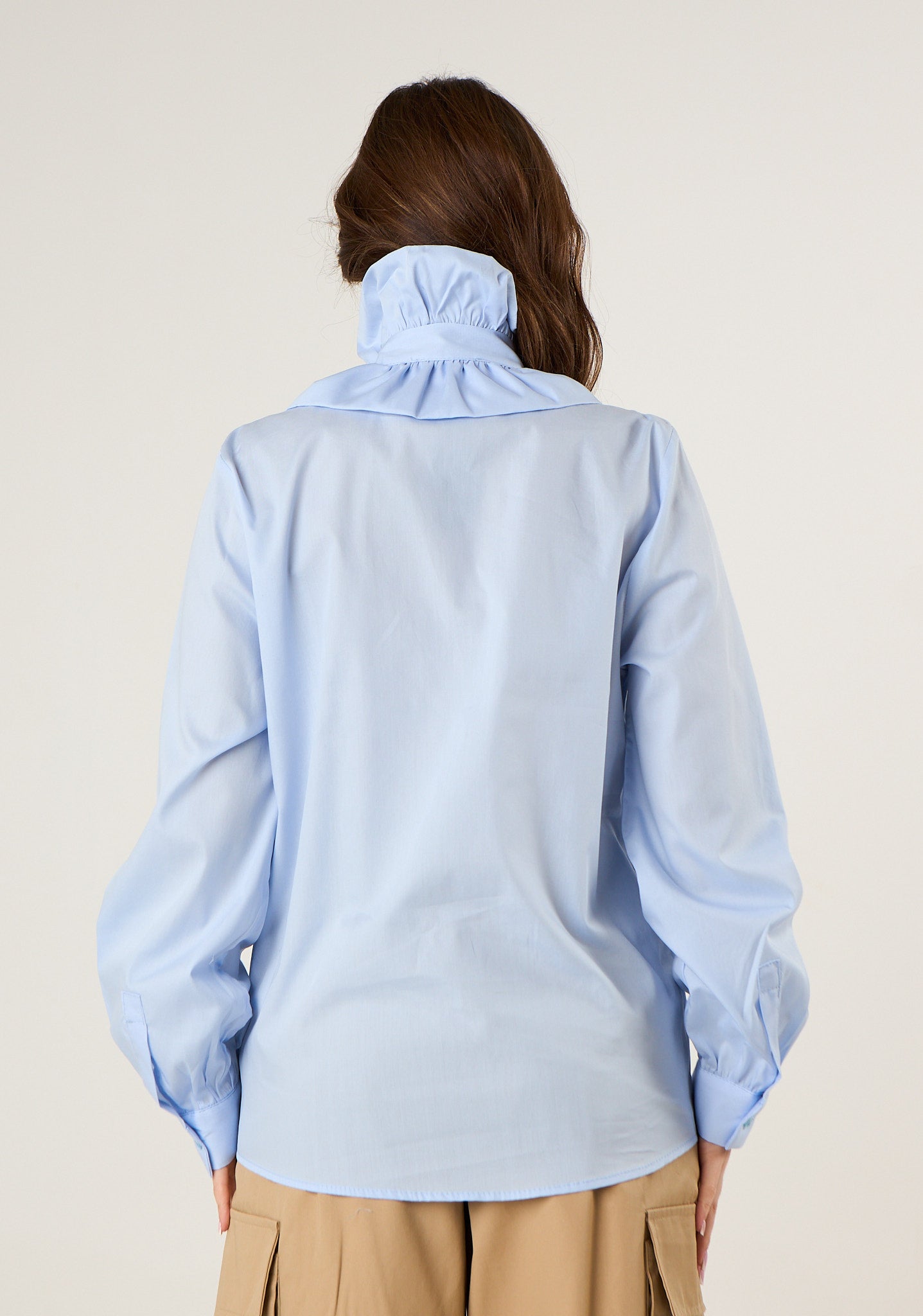 Camicia con collo importante