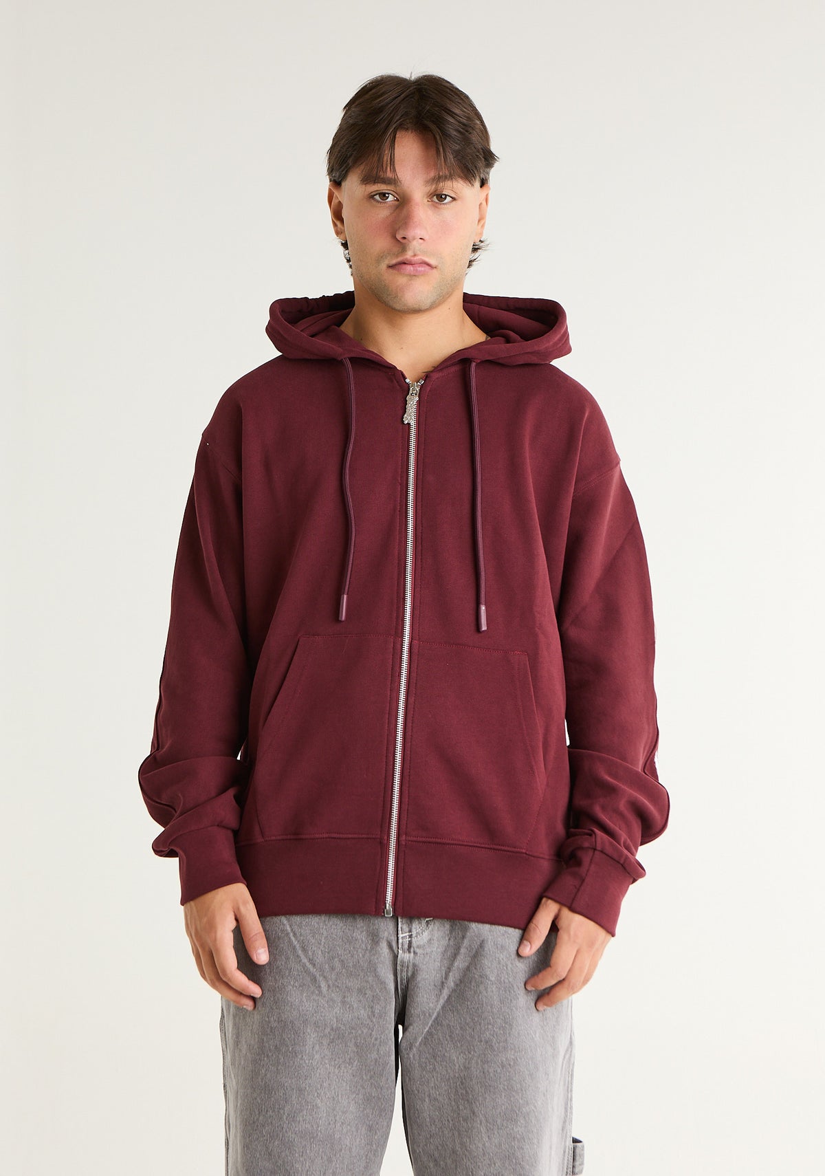 Felpa fullzip con ampia stampa posteriore