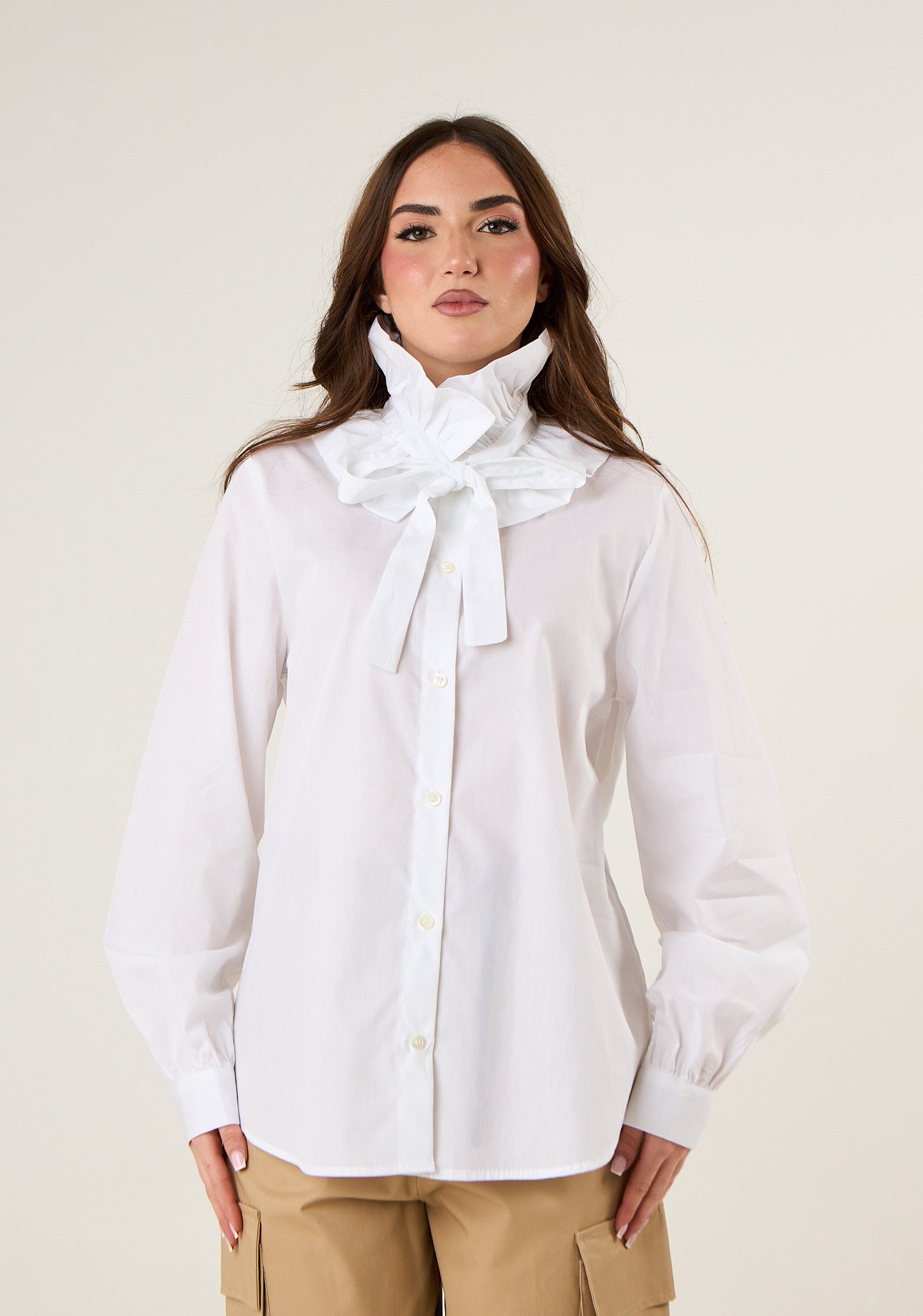 Camicia con collo importante