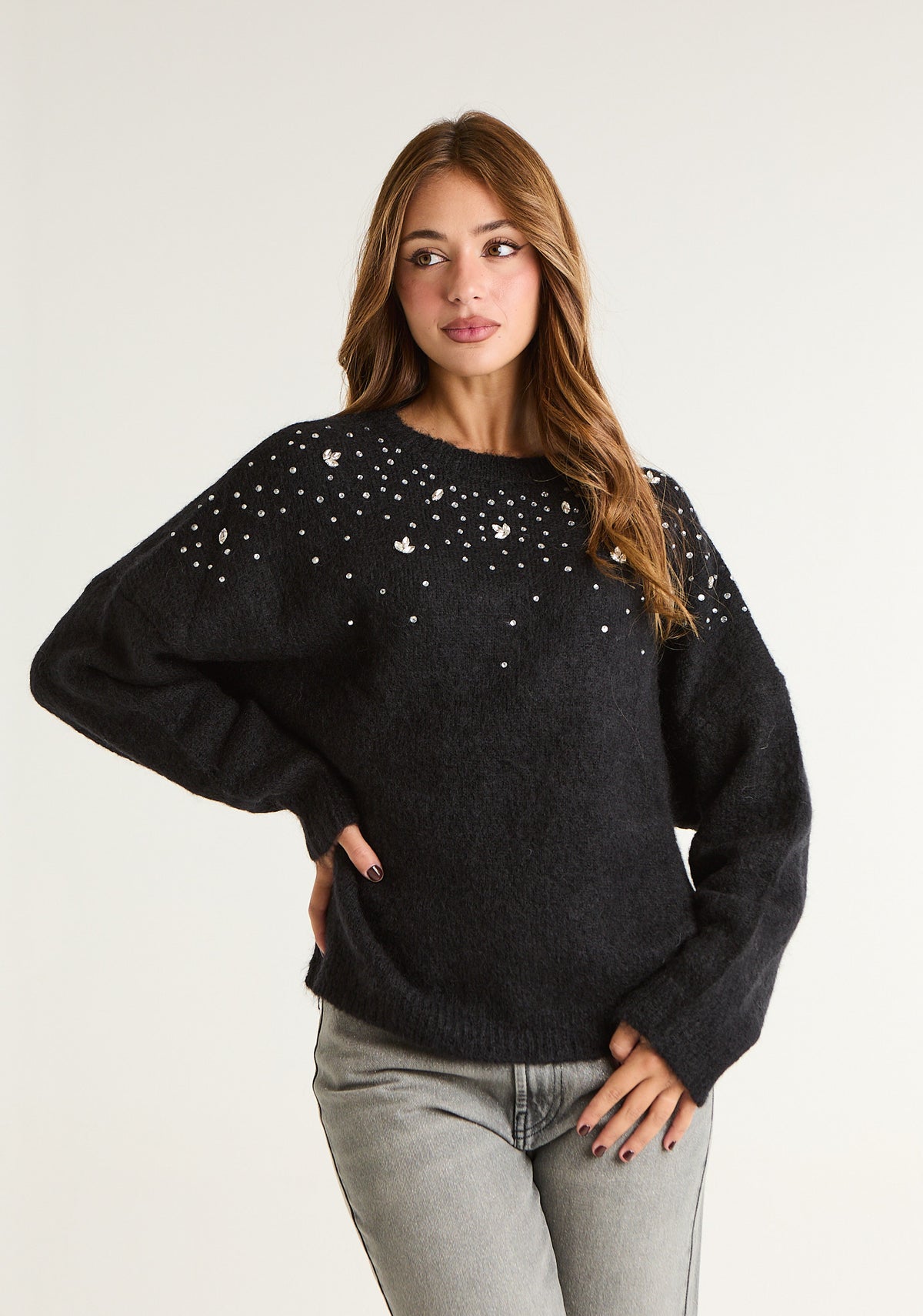 Maglione con applicazioni frontali