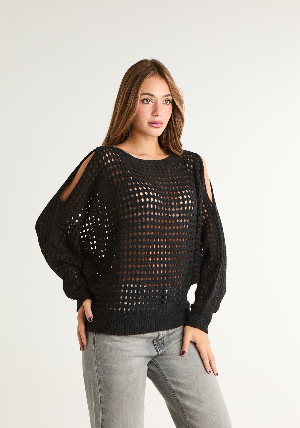 Maglia traforata con omeri scoperti