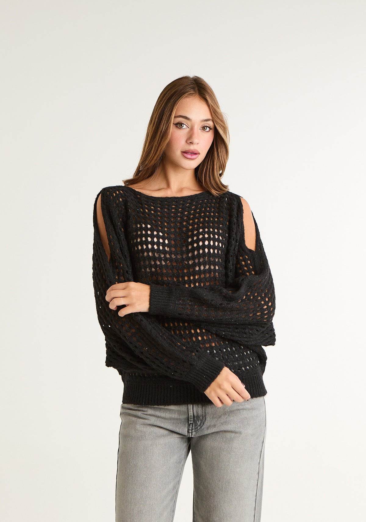Maglia traforata con omeri scoperti