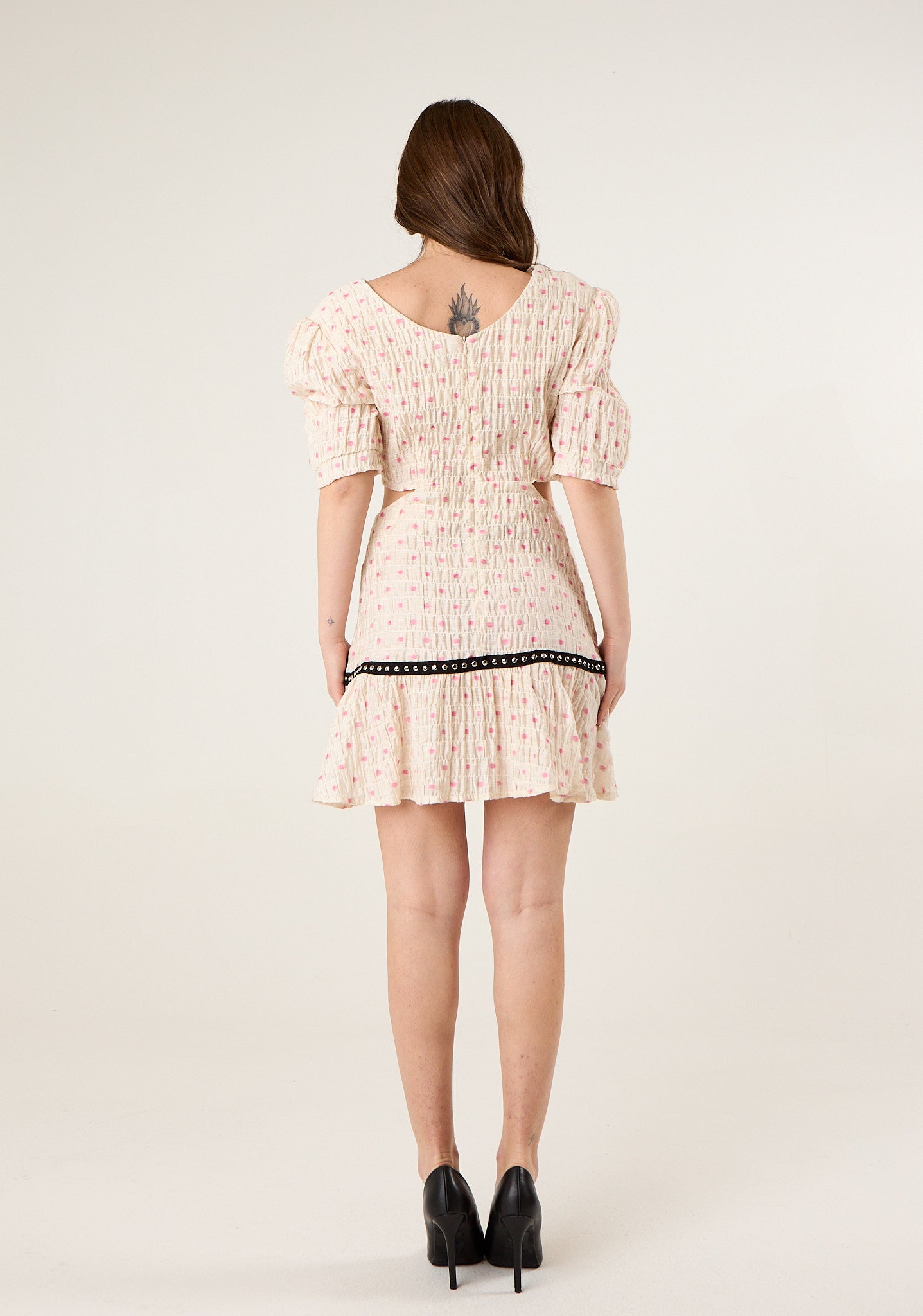 Abito a pois con cut out