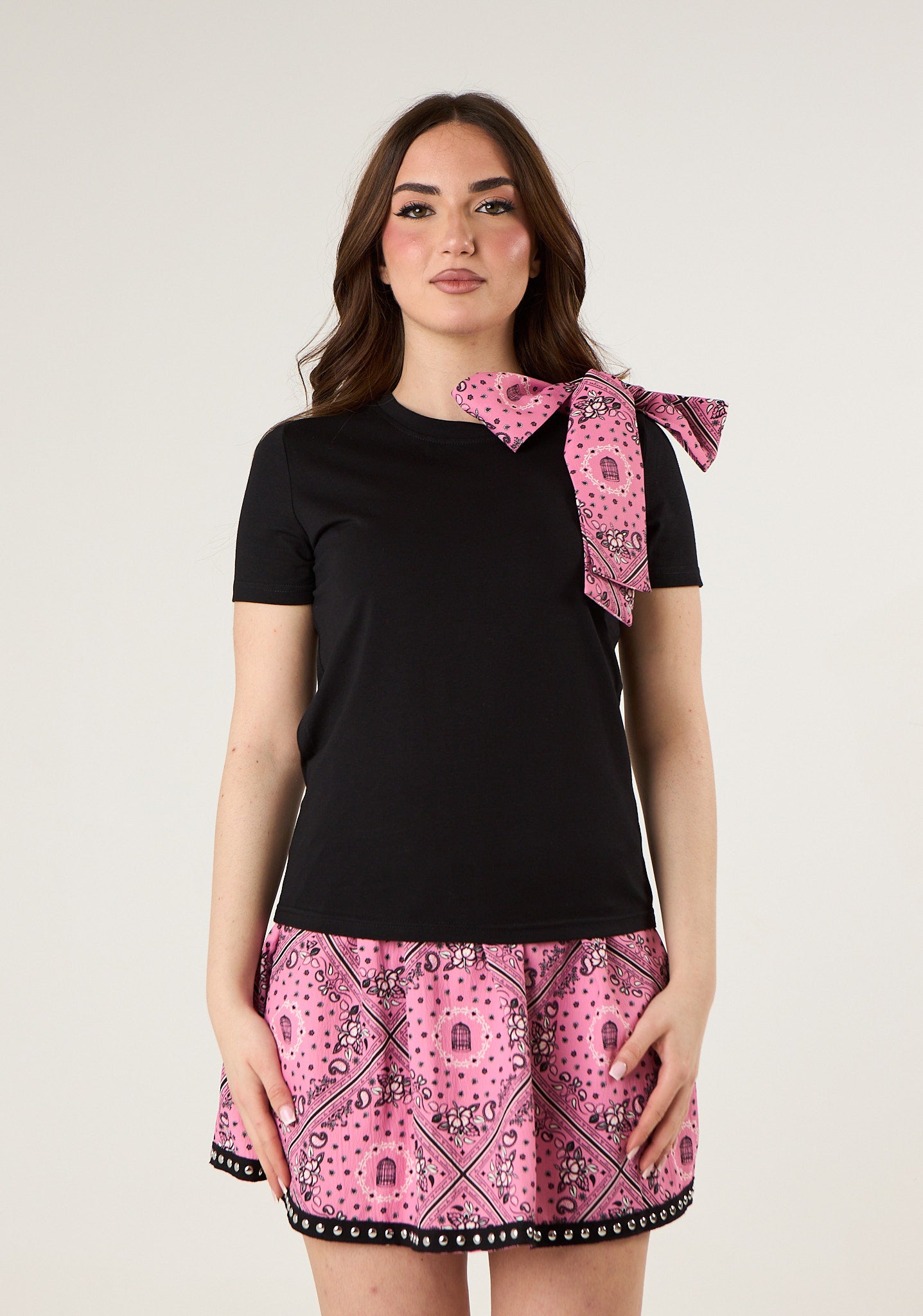 T-shirt con dettaglio fiocco