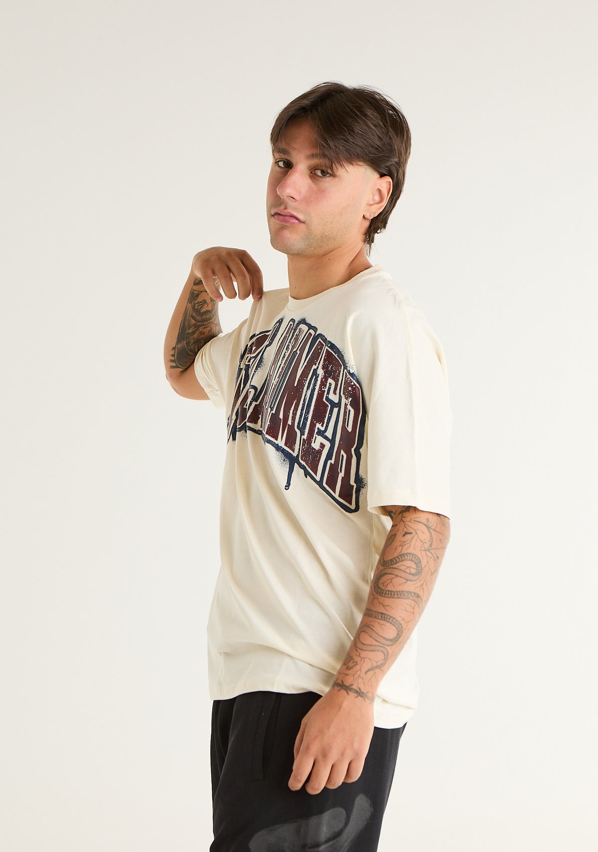T-shirt con stampa college