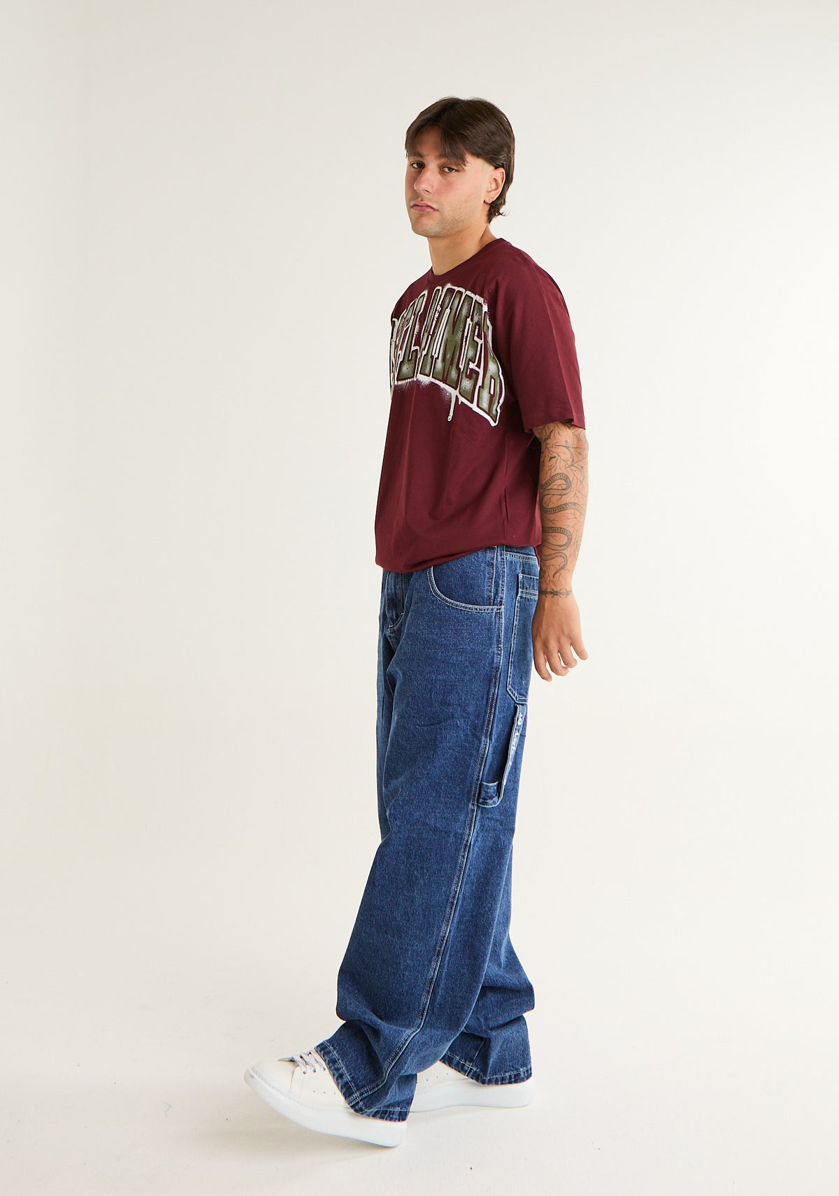 T-shirt con stampa college