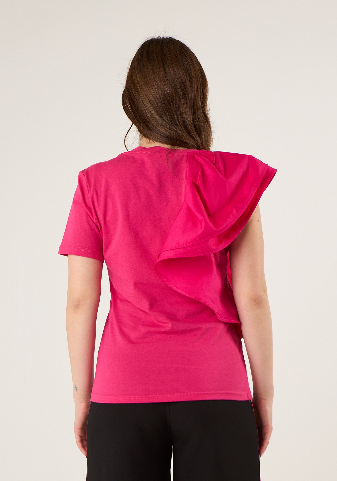 T-shirt con manica a balza