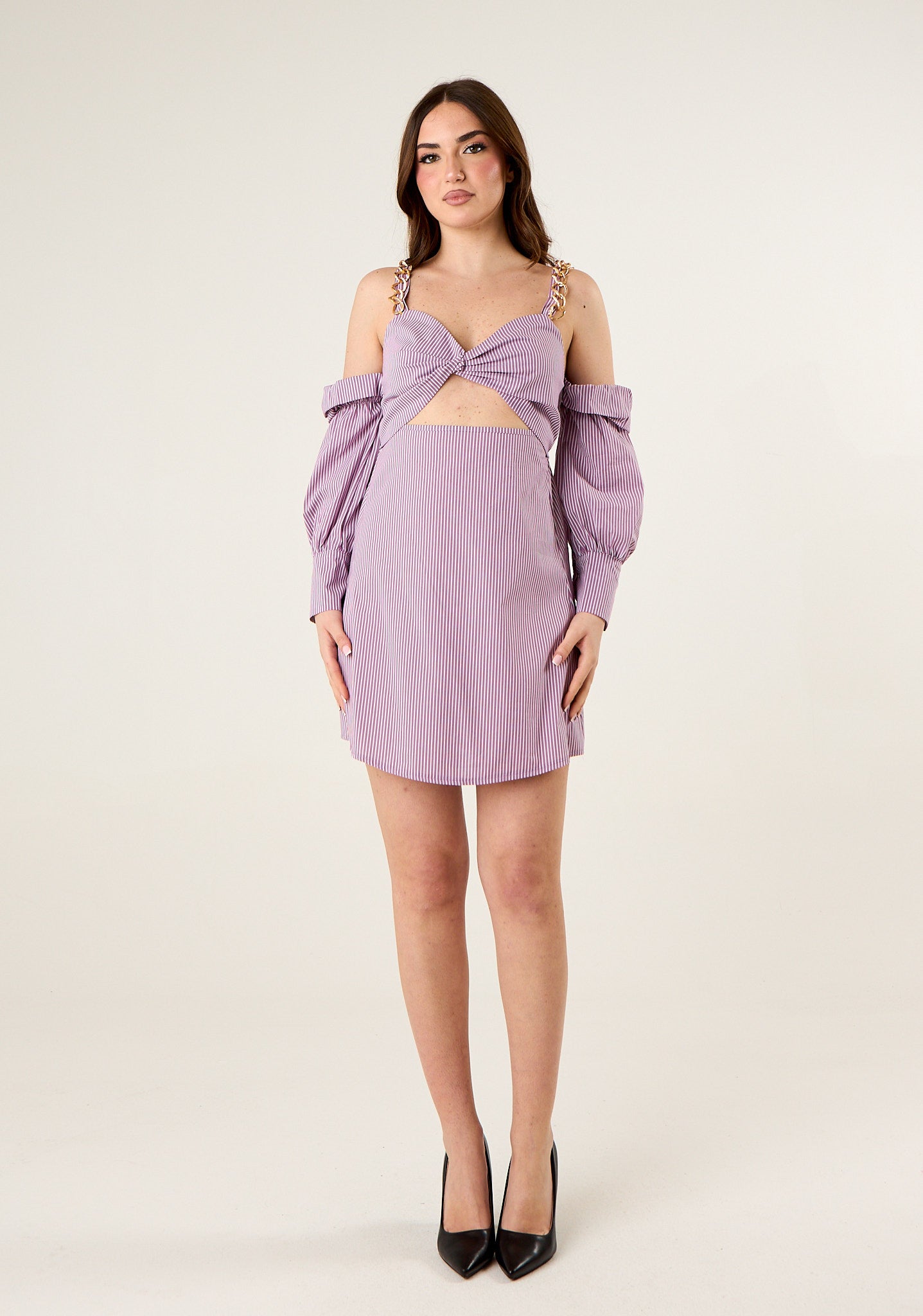 Abito corto a righe con cut out