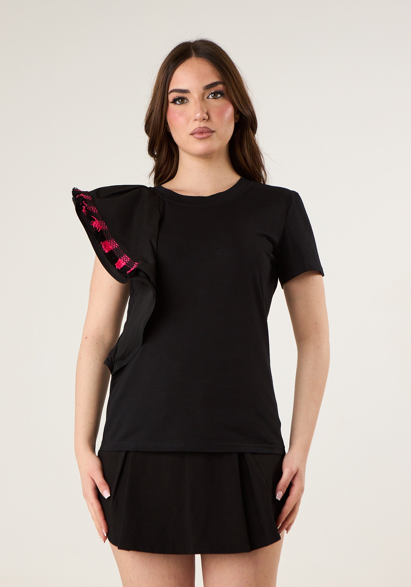 T-shirt con manica a balza