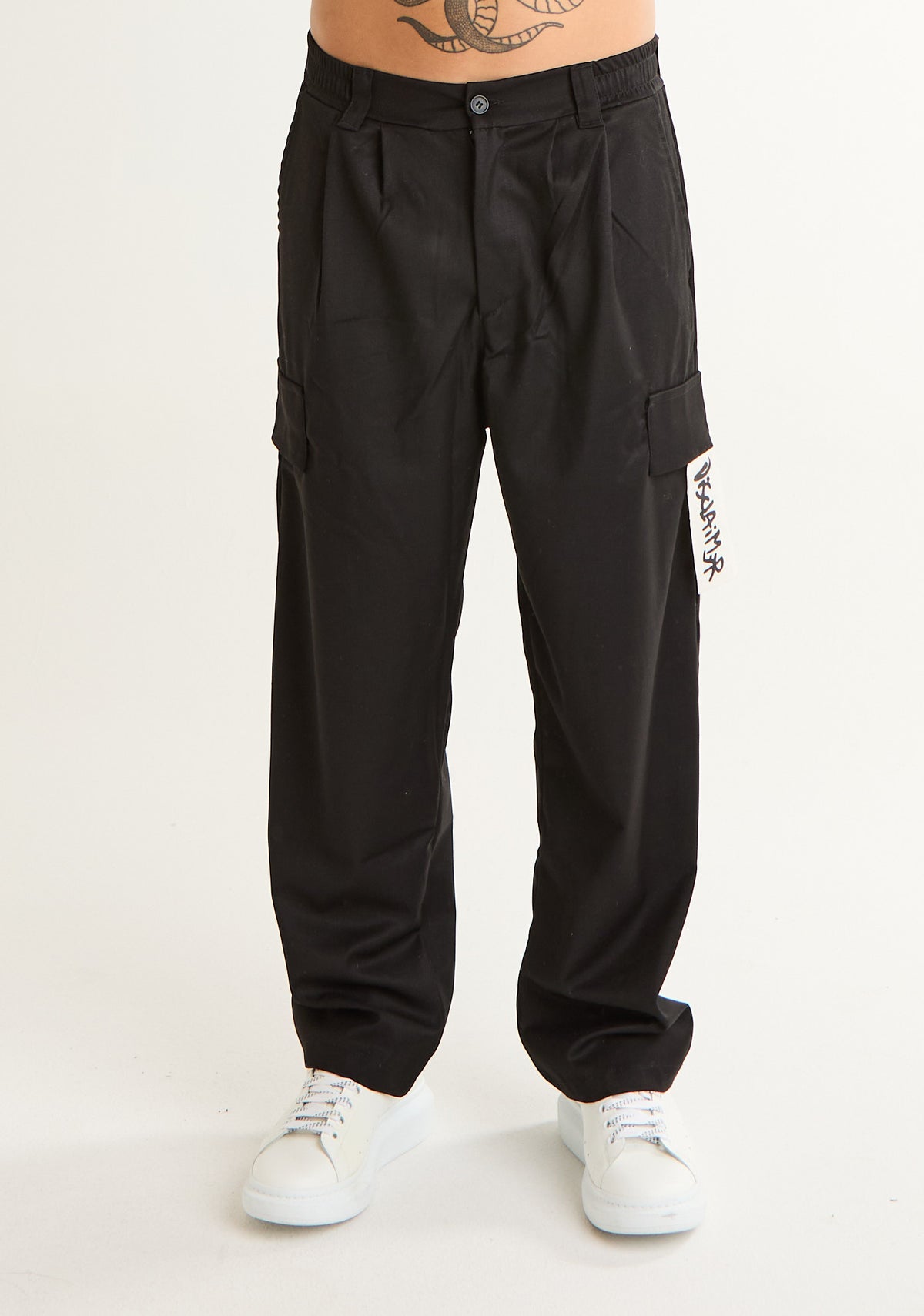 Pantalone cargo con patch laterale