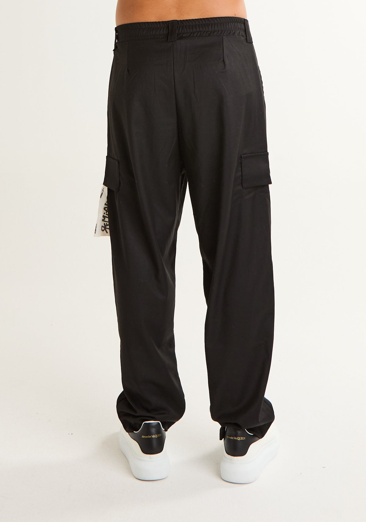 Pantalone cargo con patch laterale