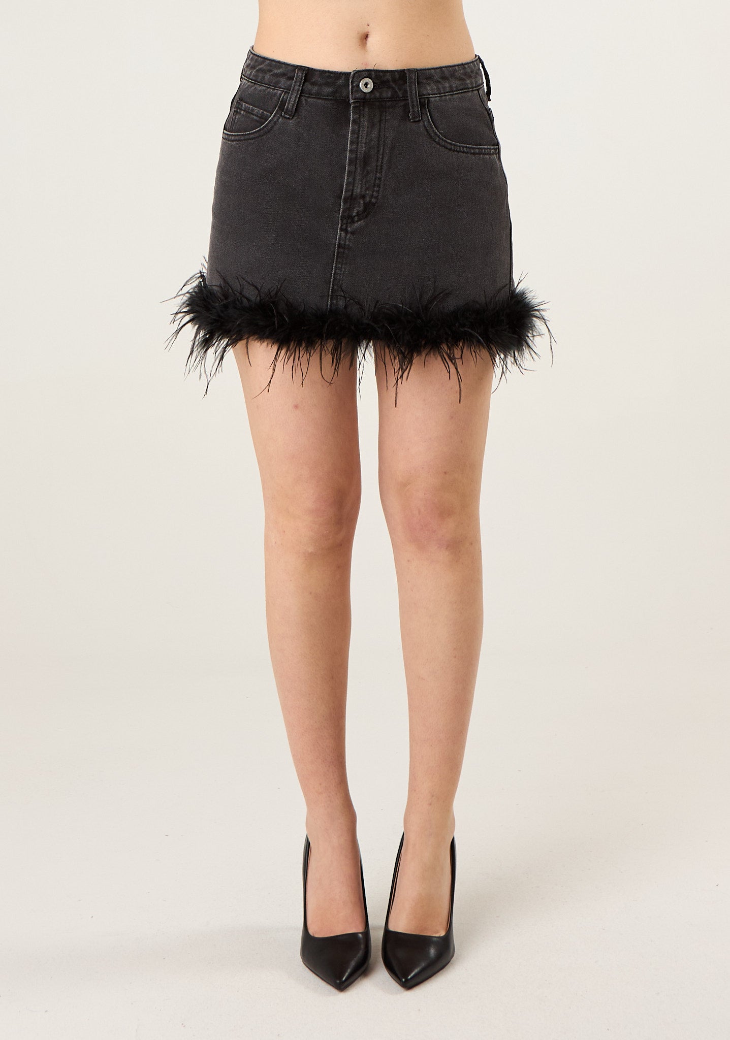 Gonna denim con piume