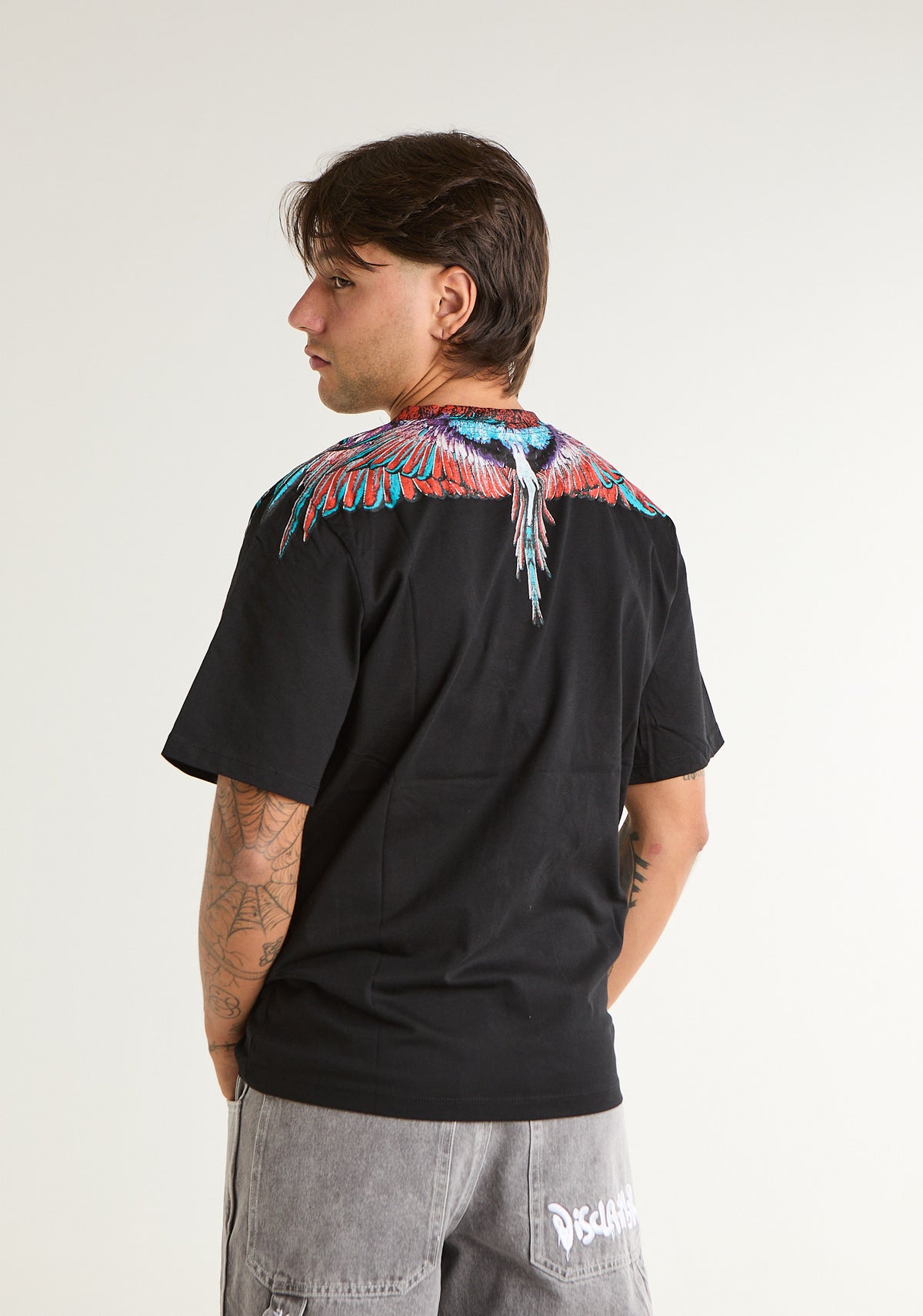 T-shirt con ali colorate