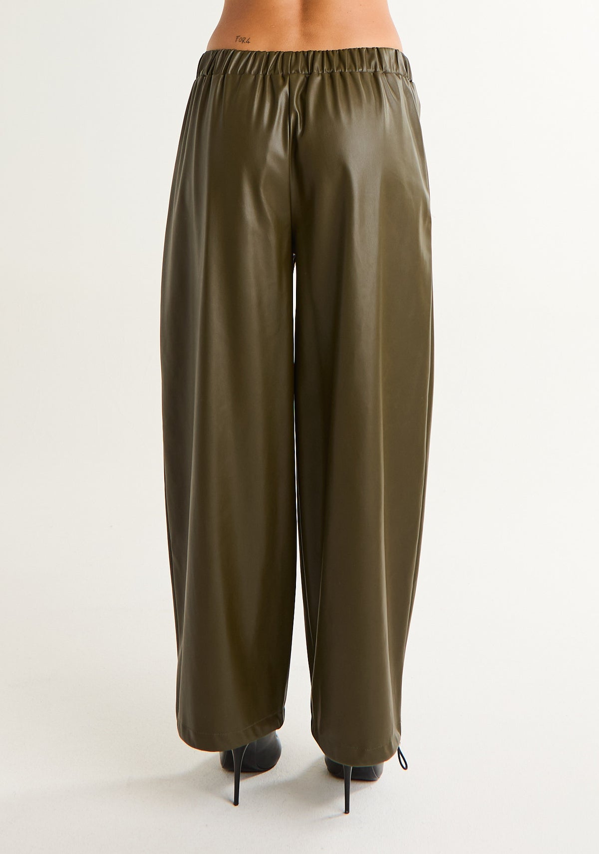 Pantalone gambe larghe in ecopelle