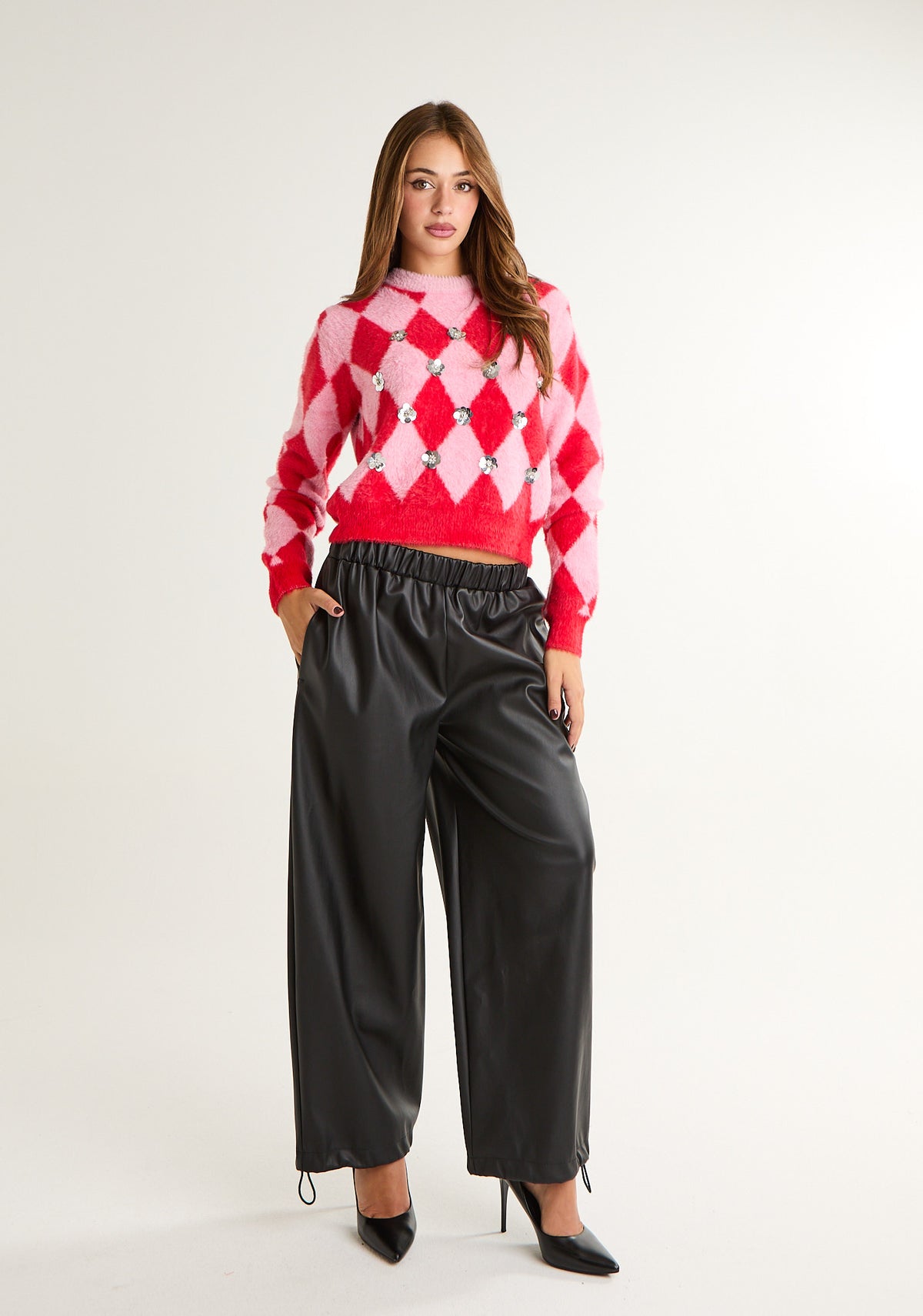 Pullover geometrico con applicazioni