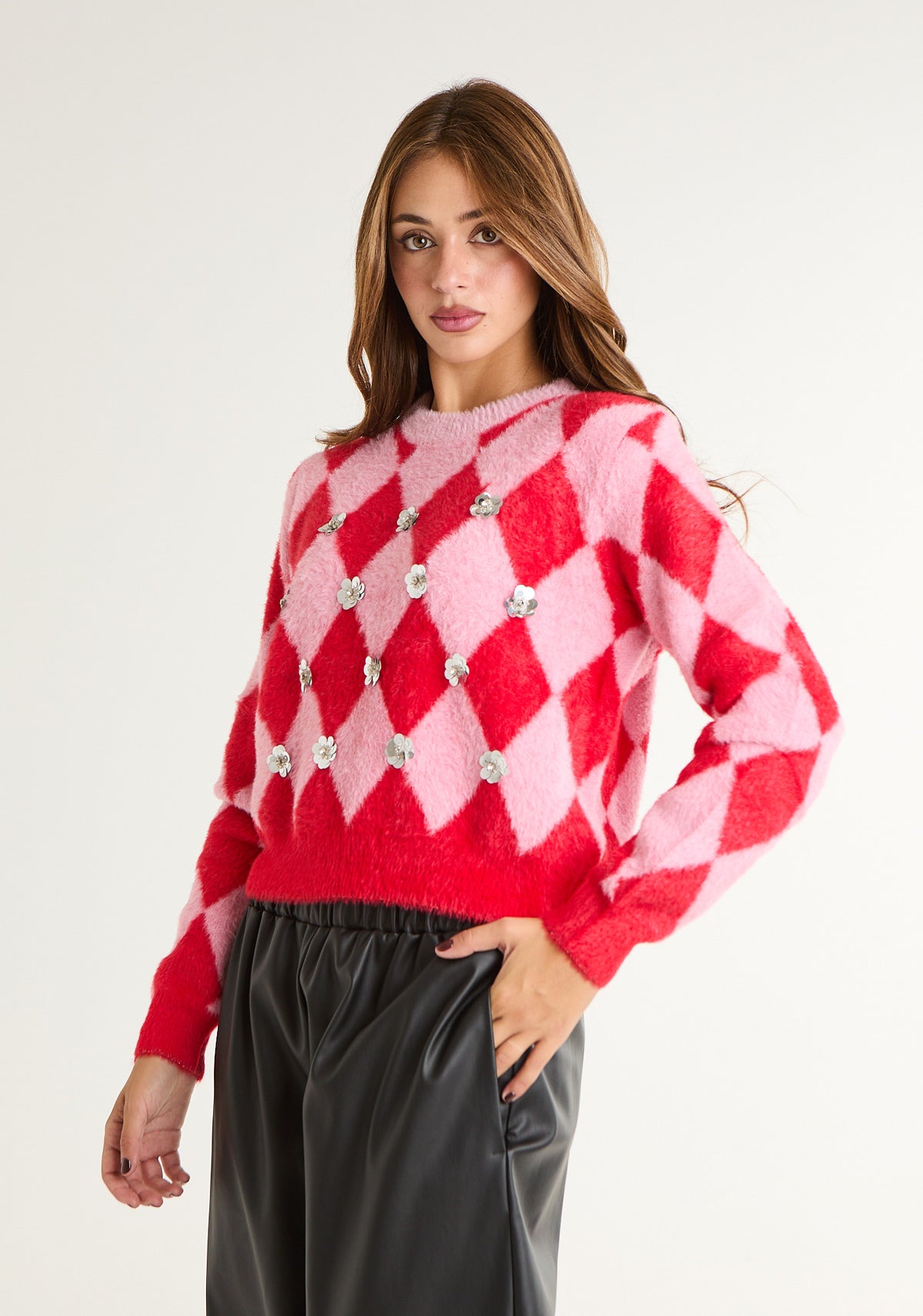 Pullover geometrico con applicazioni