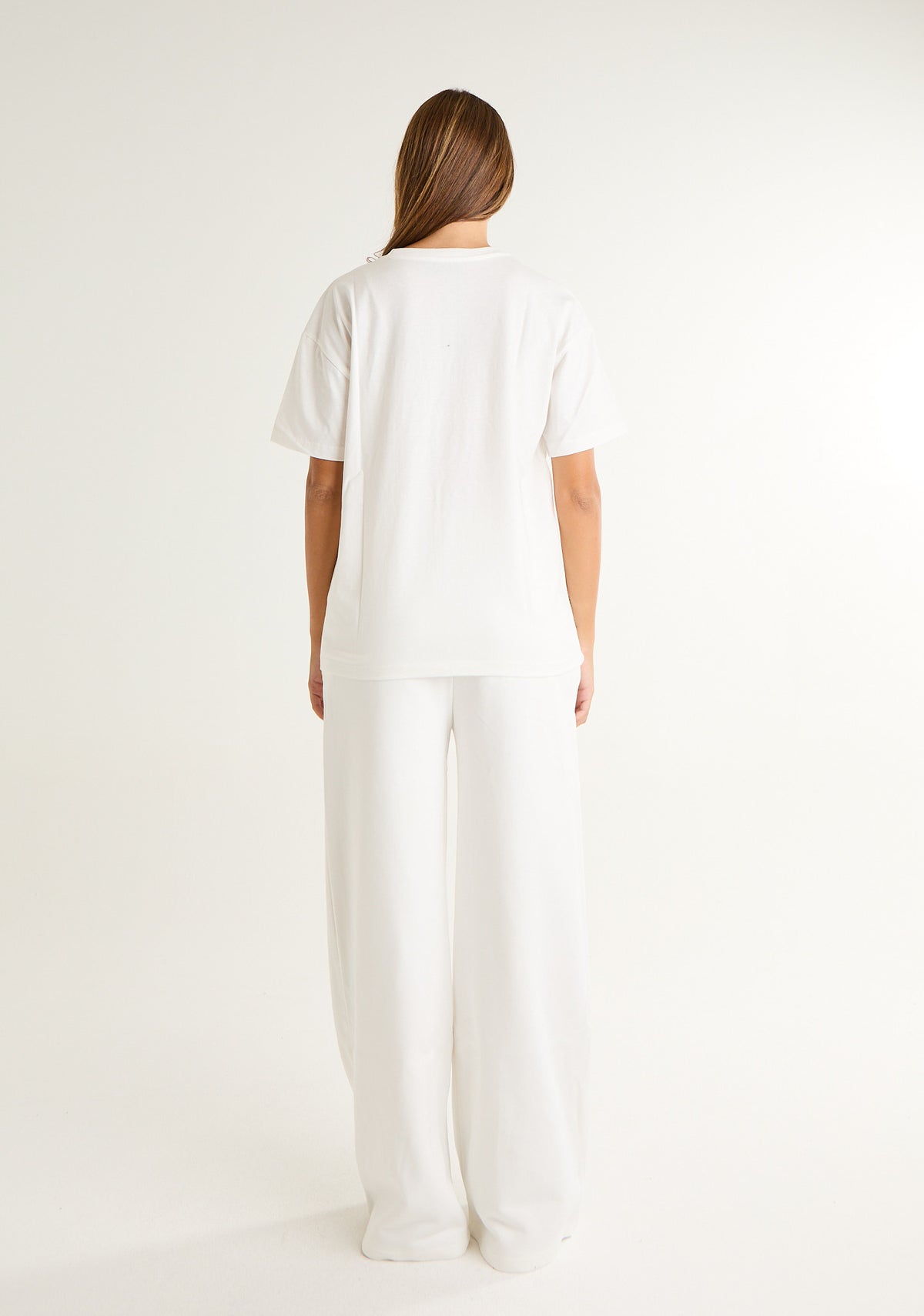 T-shirt con logo in rilievo