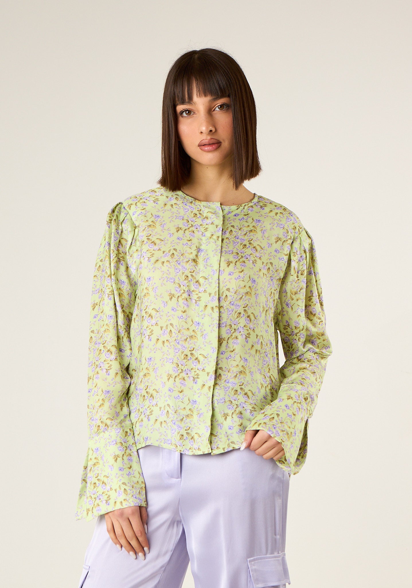 Camicia floreale senza collo