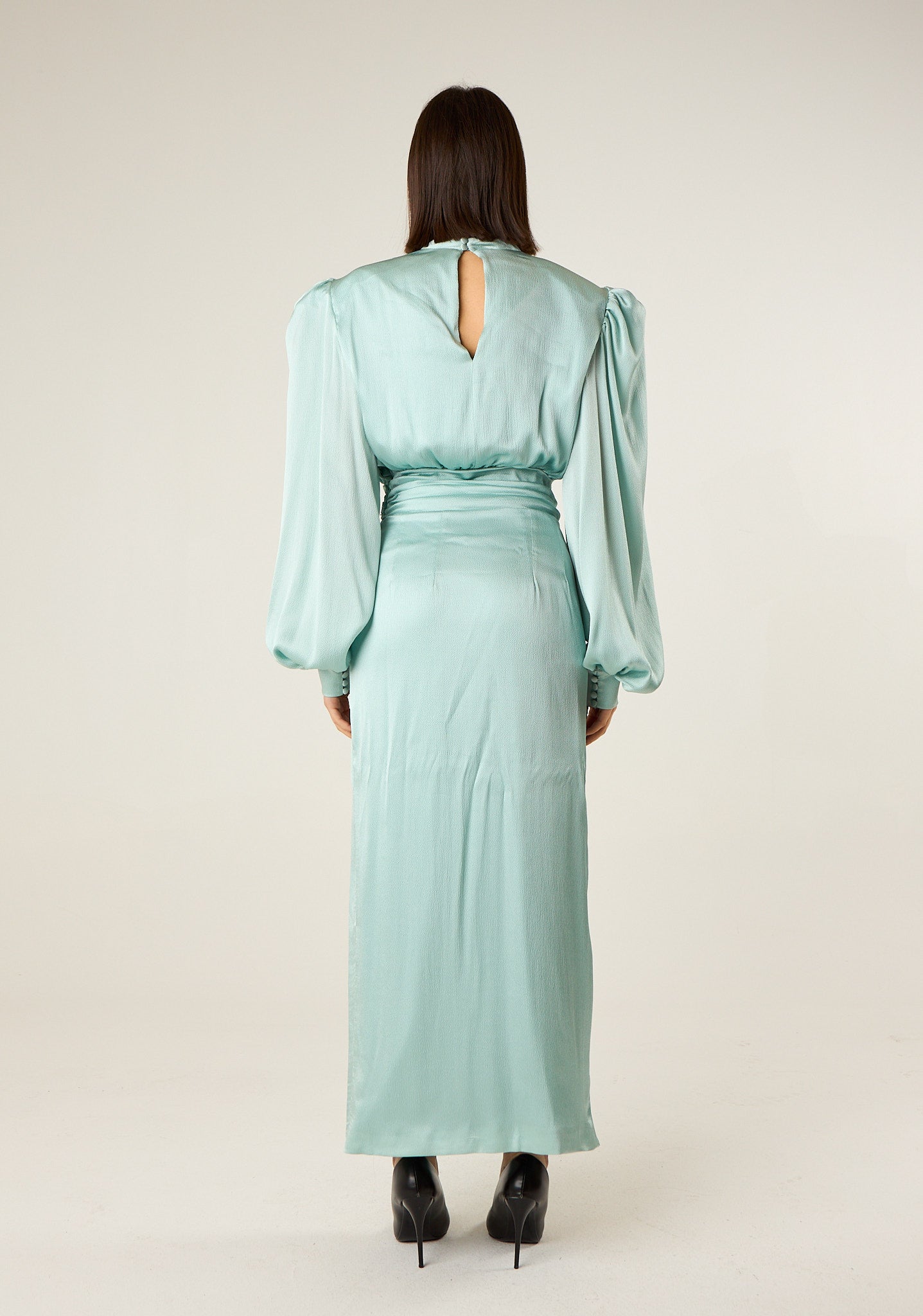 Abito lungo a volumi ampi