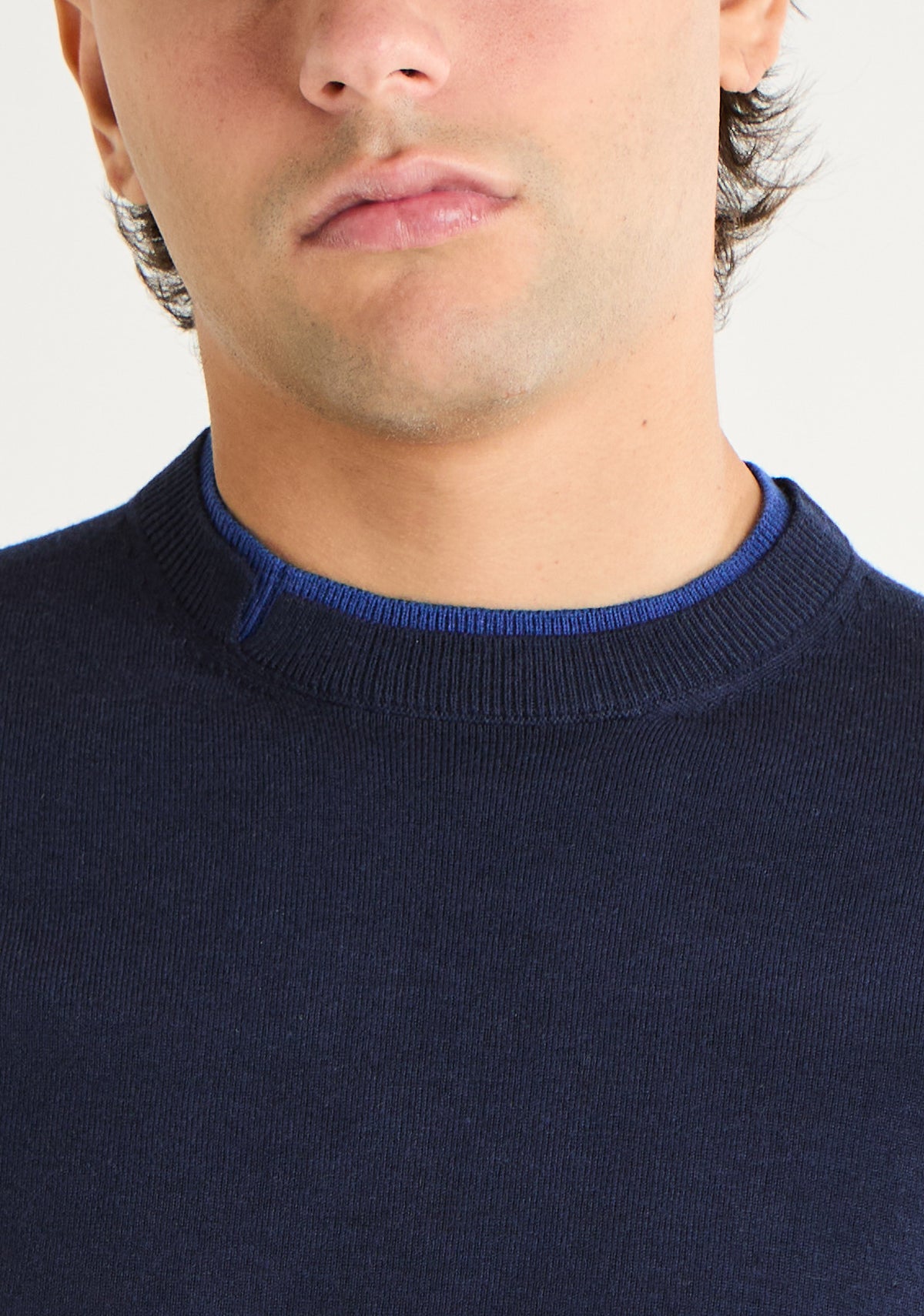 Maglia con girocollo dettaglio