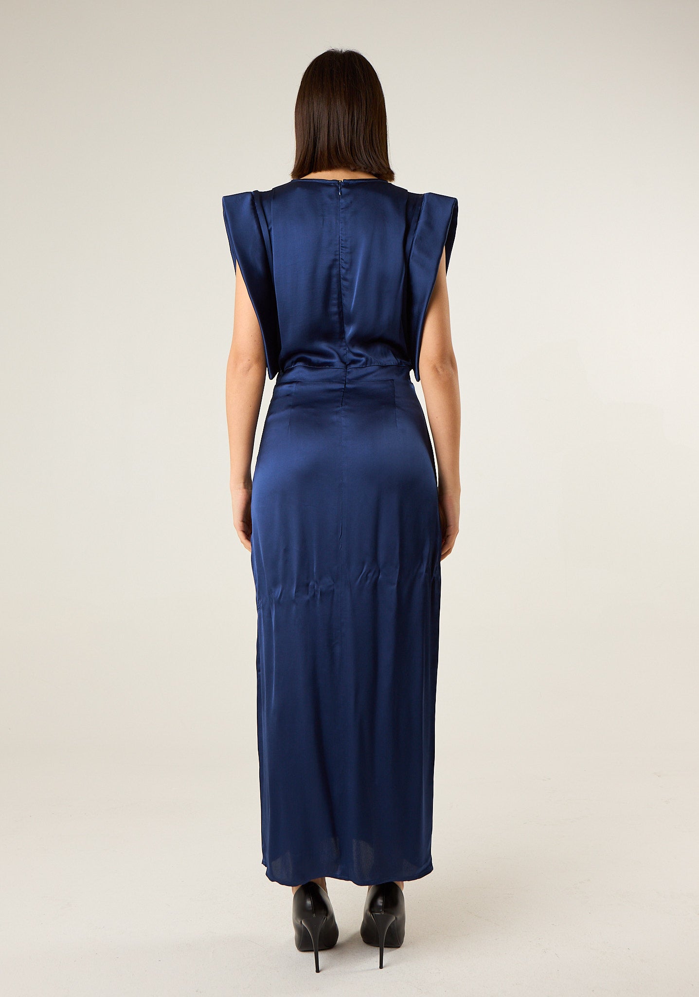 Abito lungo con maniche ad aletta