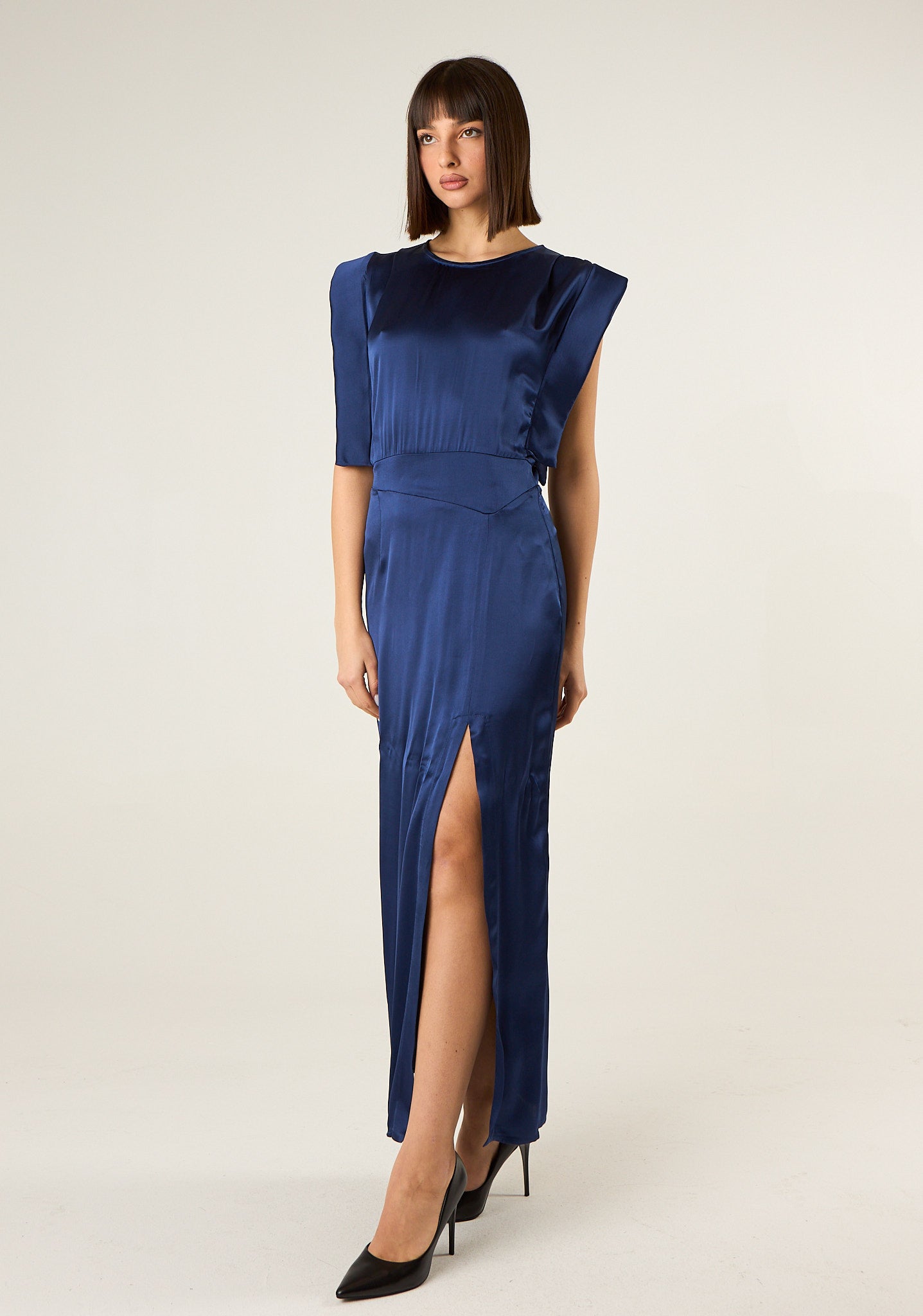 Abito lungo con maniche ad aletta