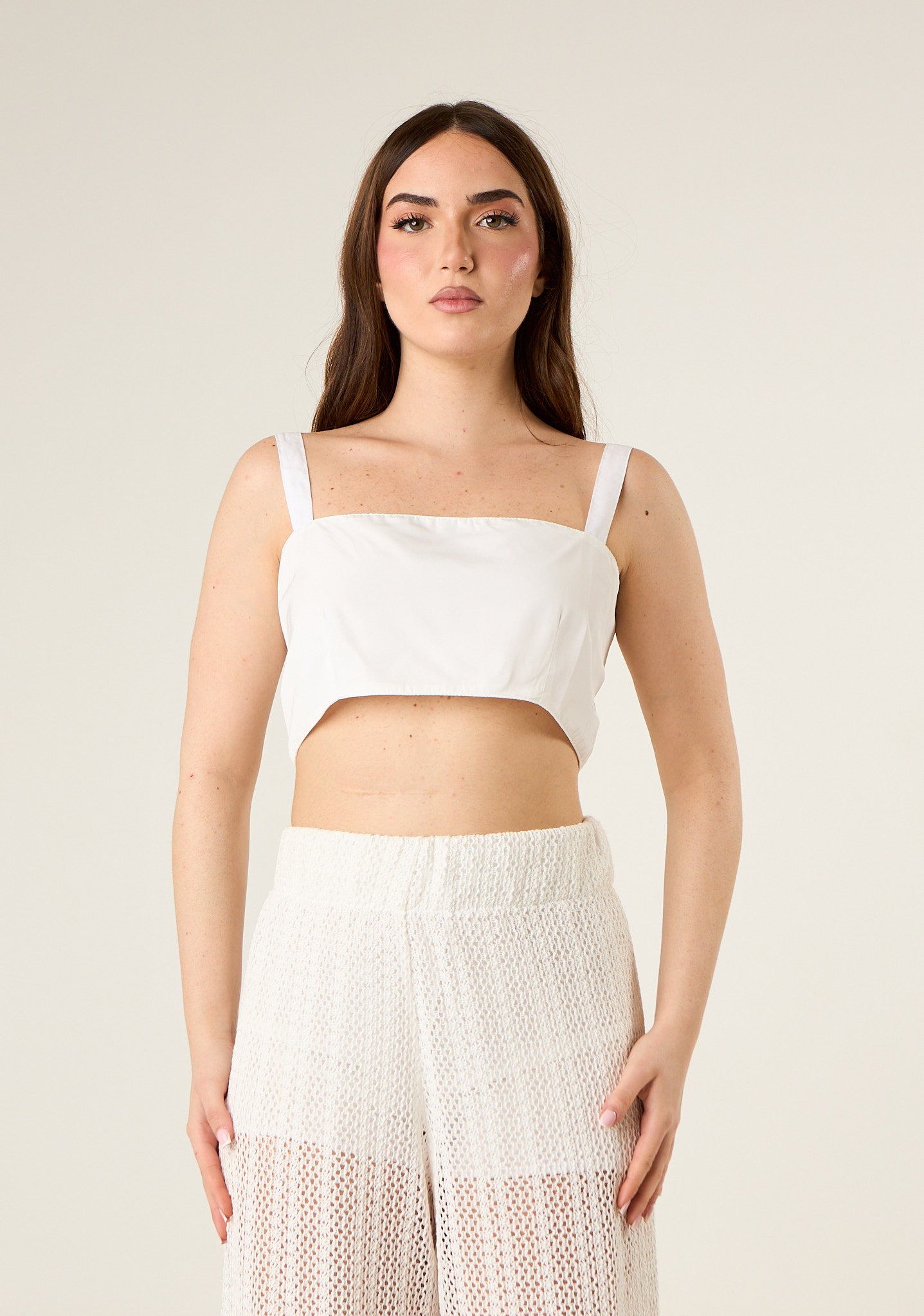 Top crop con bretelle