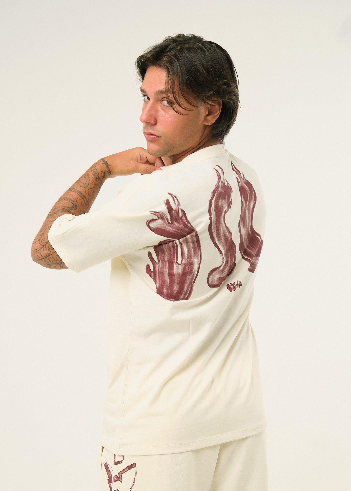 T-shirt con stampa posteriore