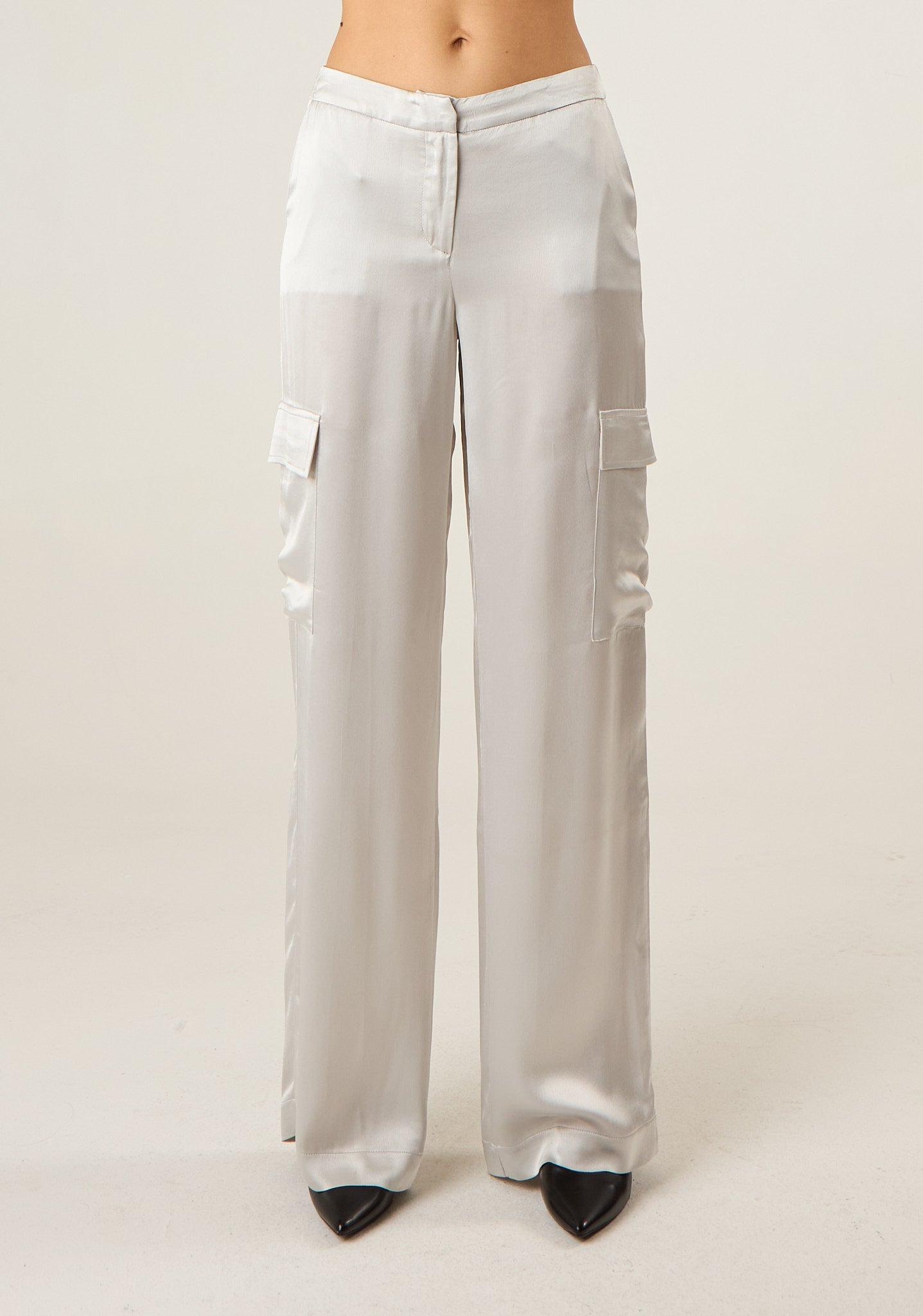 Pantalone cargo in raso